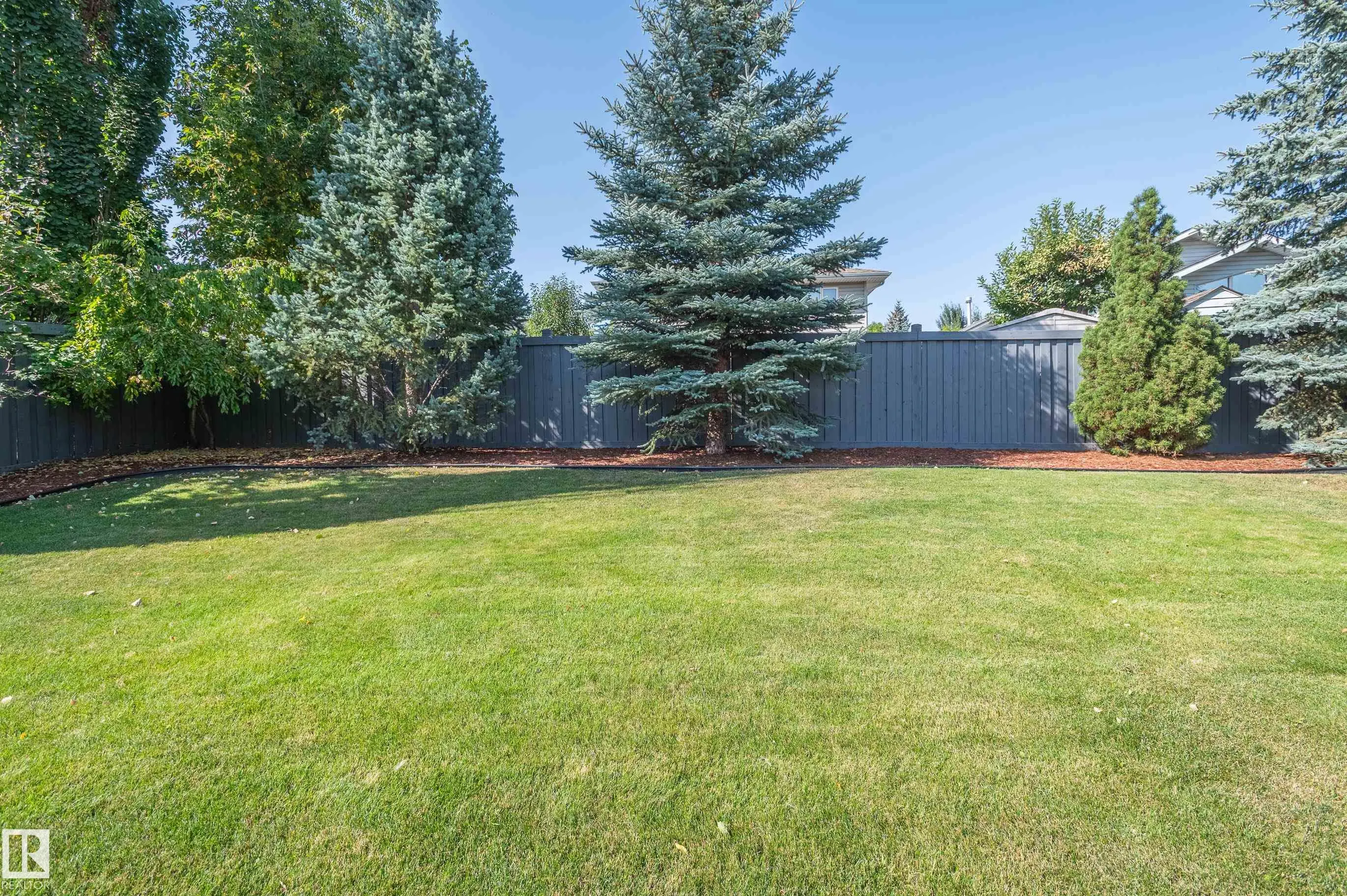 28 OAKDALE Place