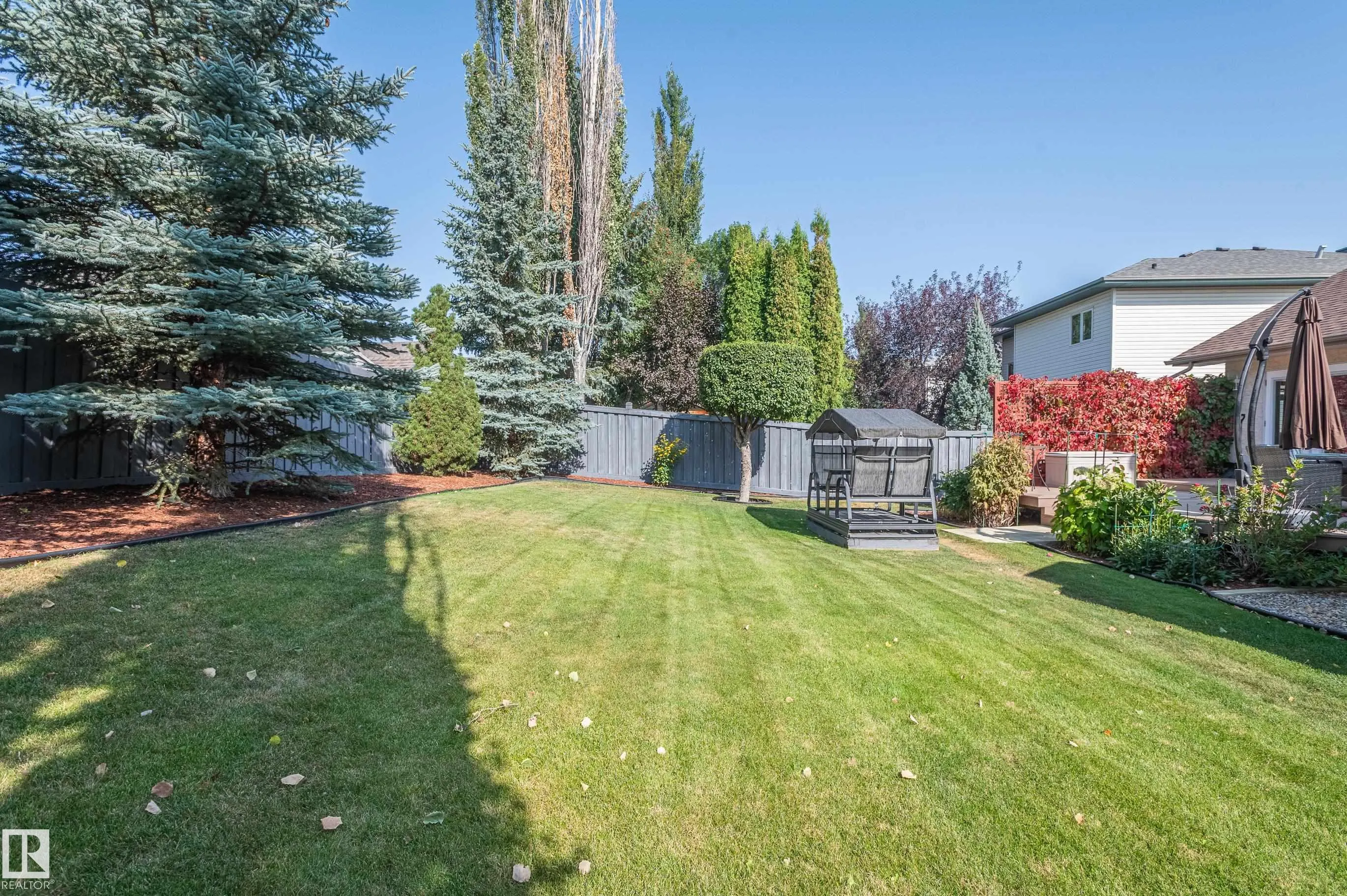 28 OAKDALE Place