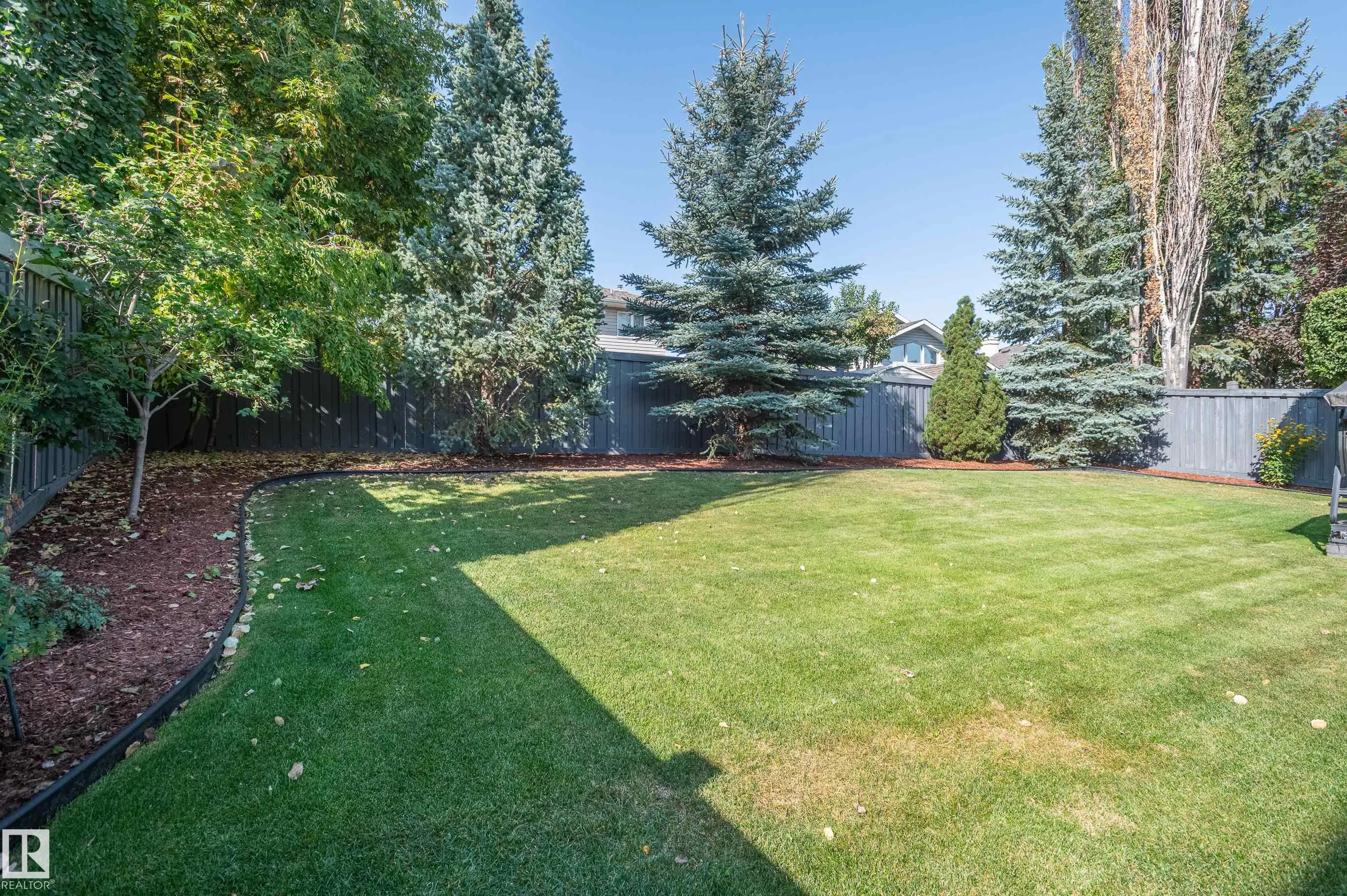 28 OAKDALE Place