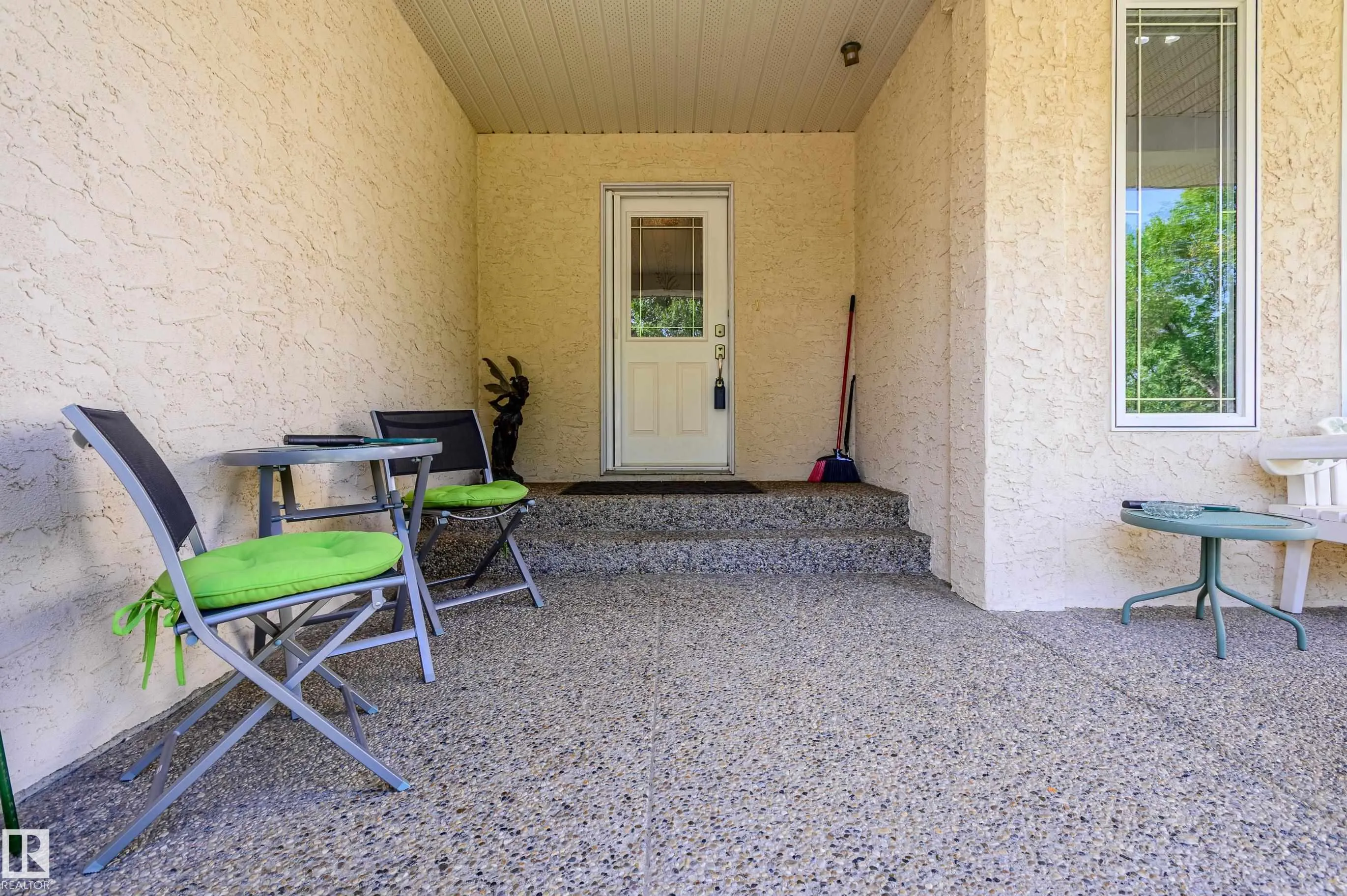 28 OAKDALE Place