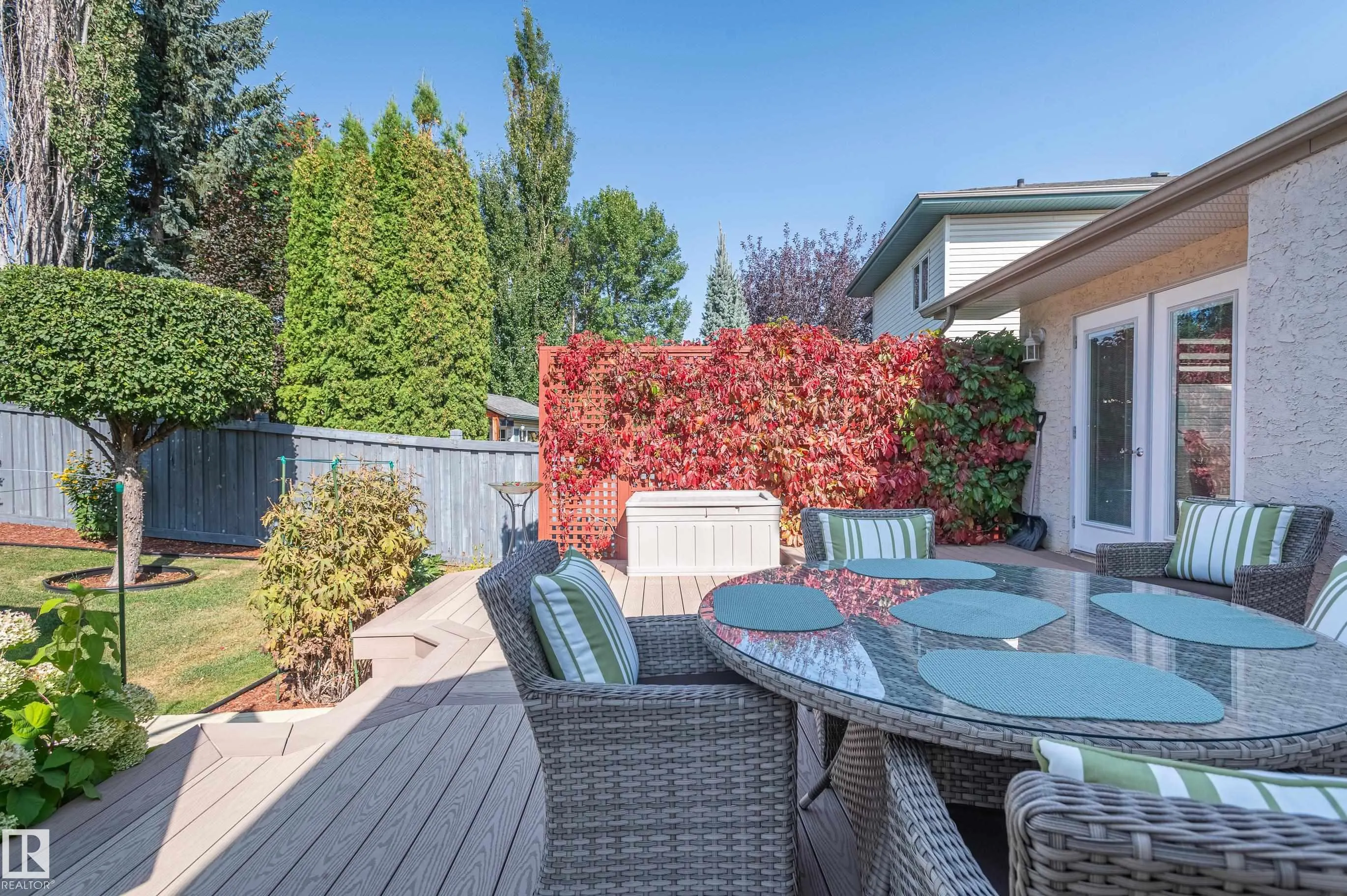 28 OAKDALE Place