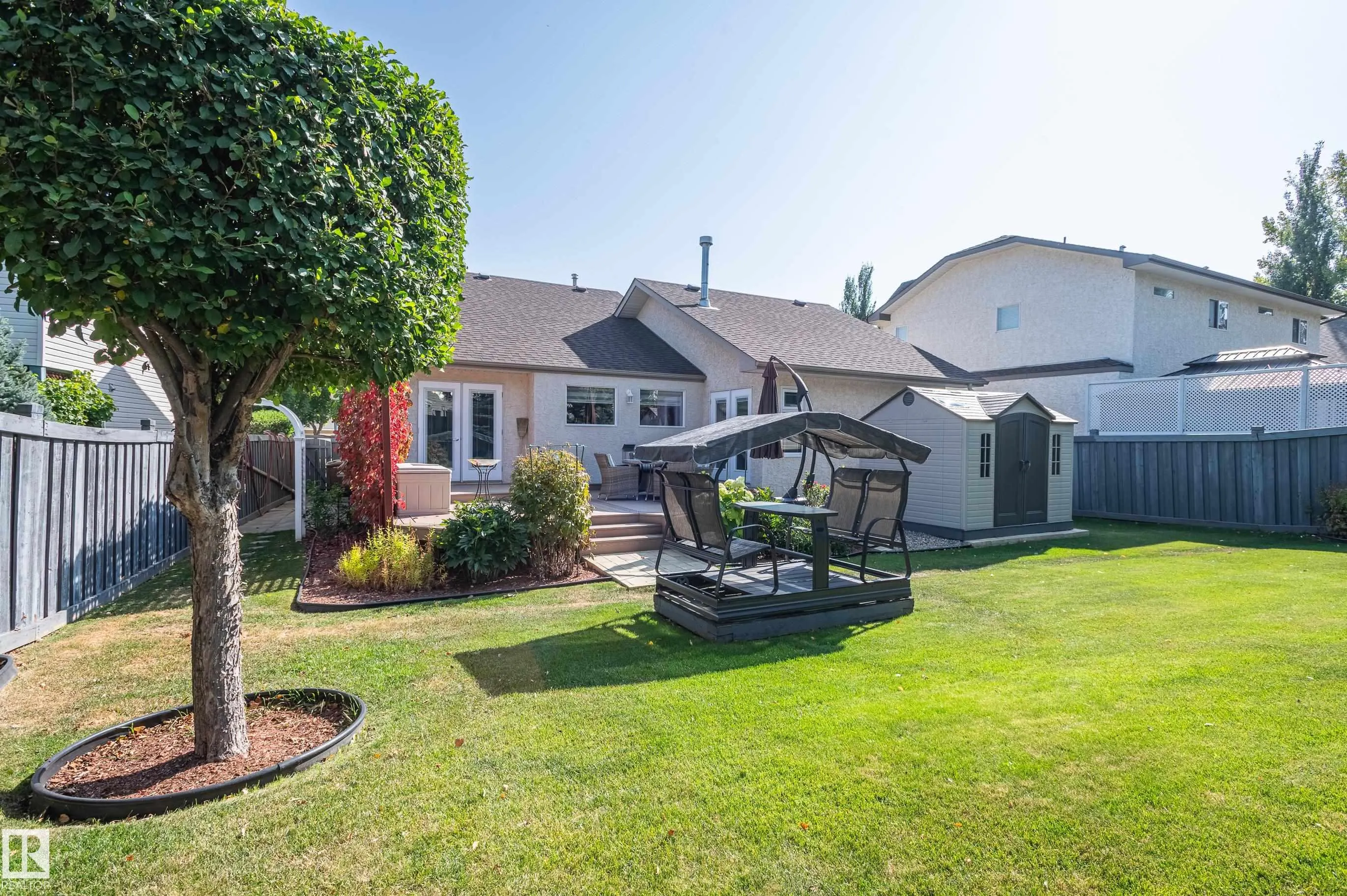 28 OAKDALE Place