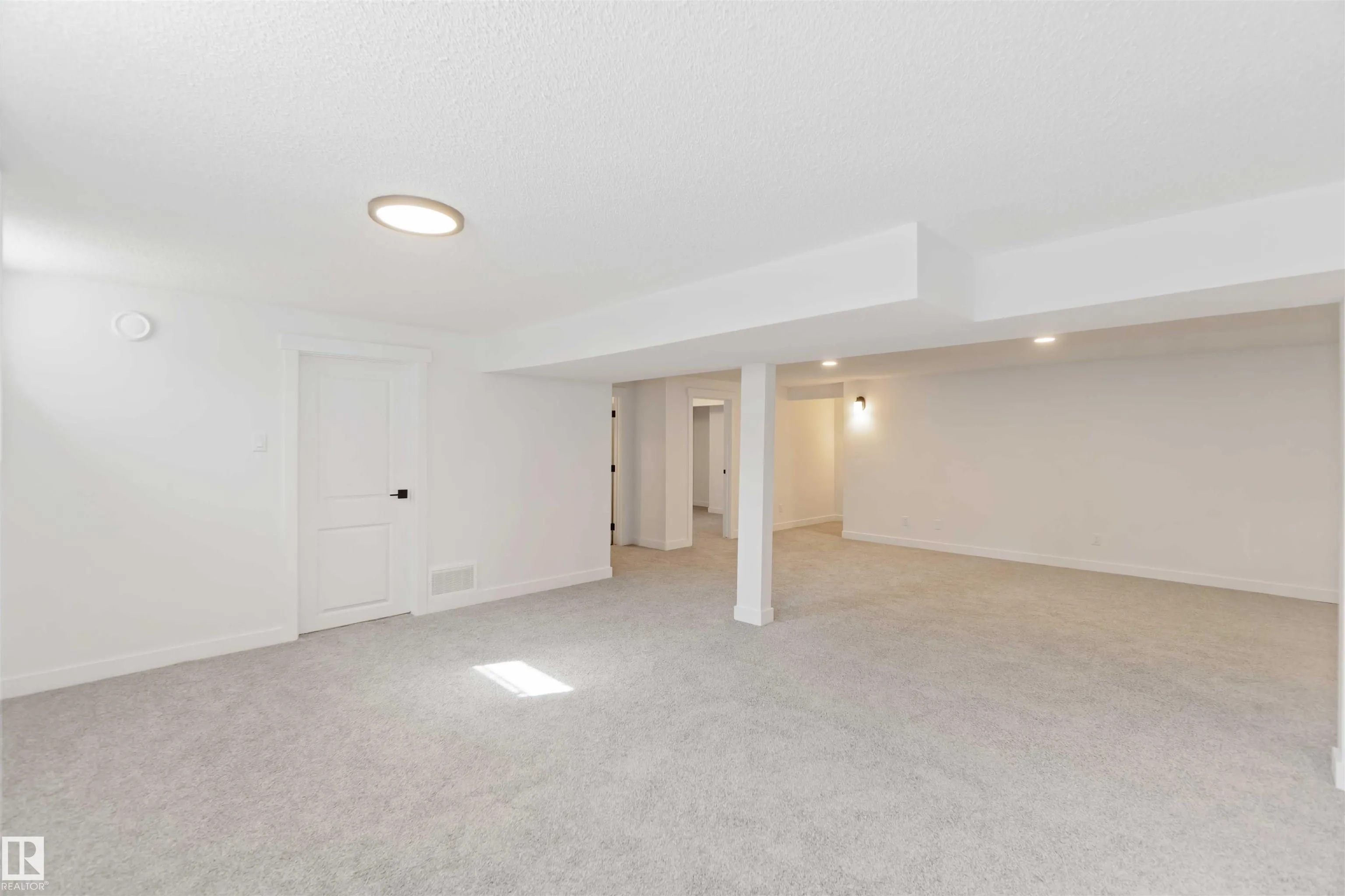28 LINWOOD Crescent