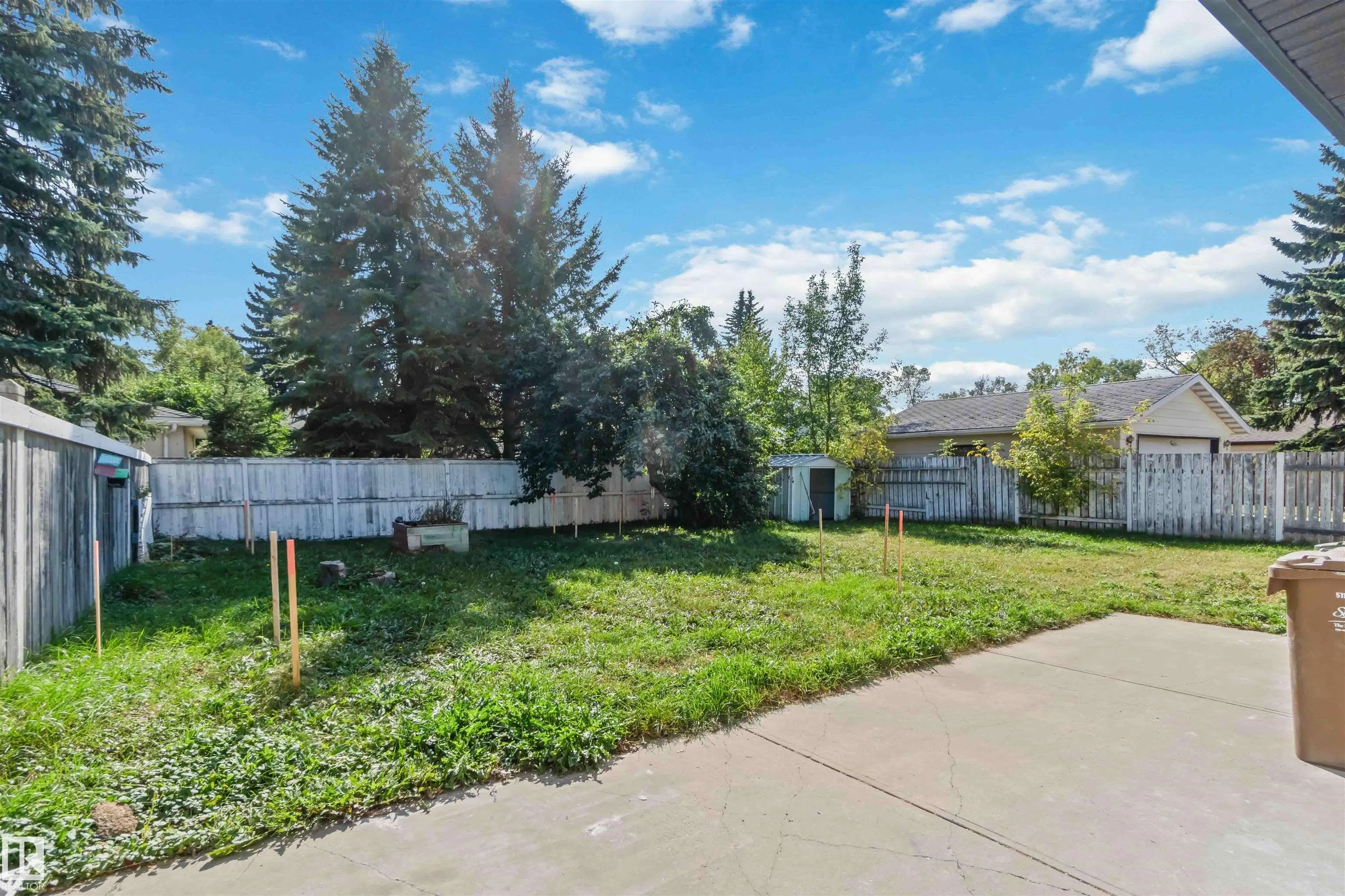 28 LINWOOD Crescent