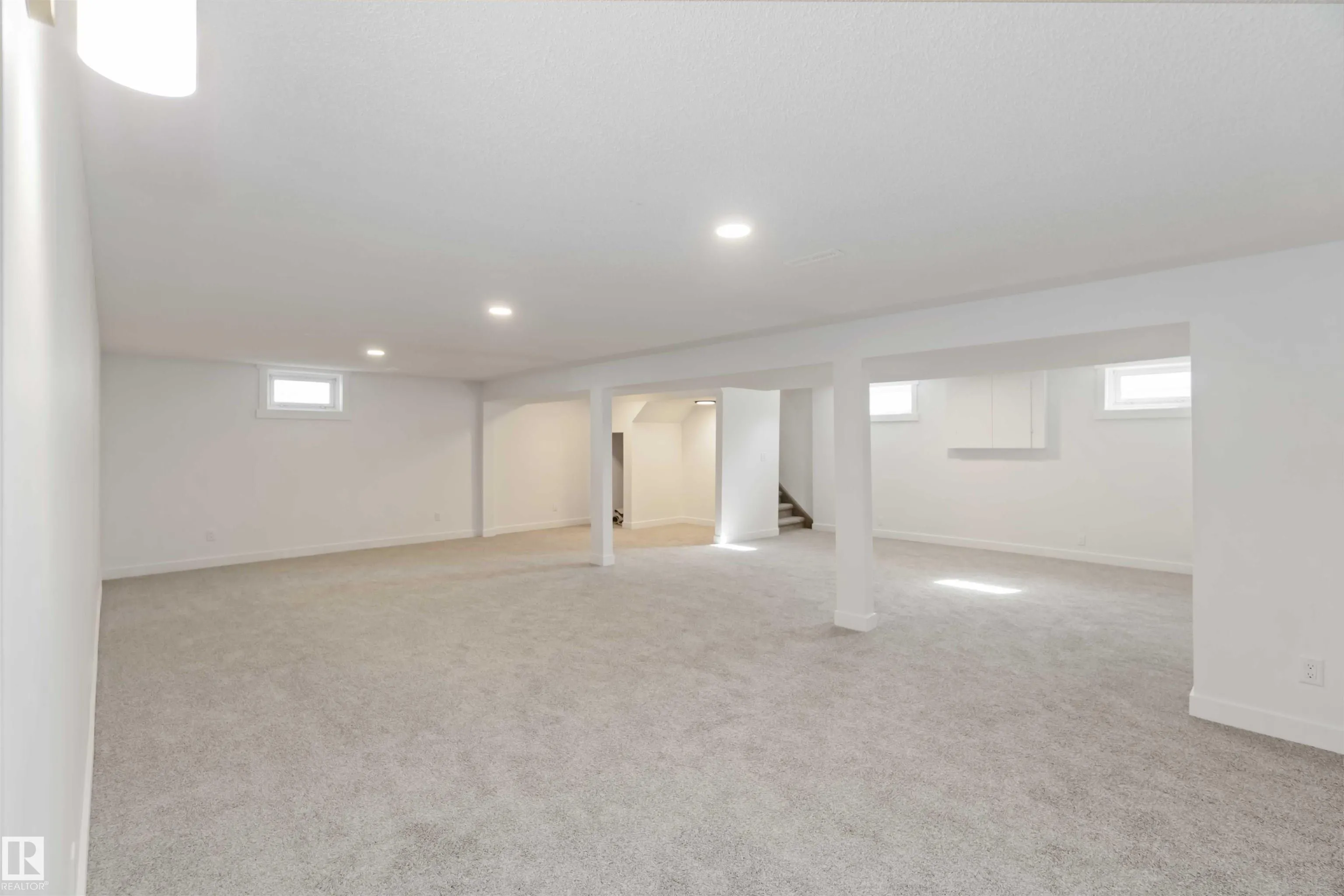 28 LINWOOD Crescent