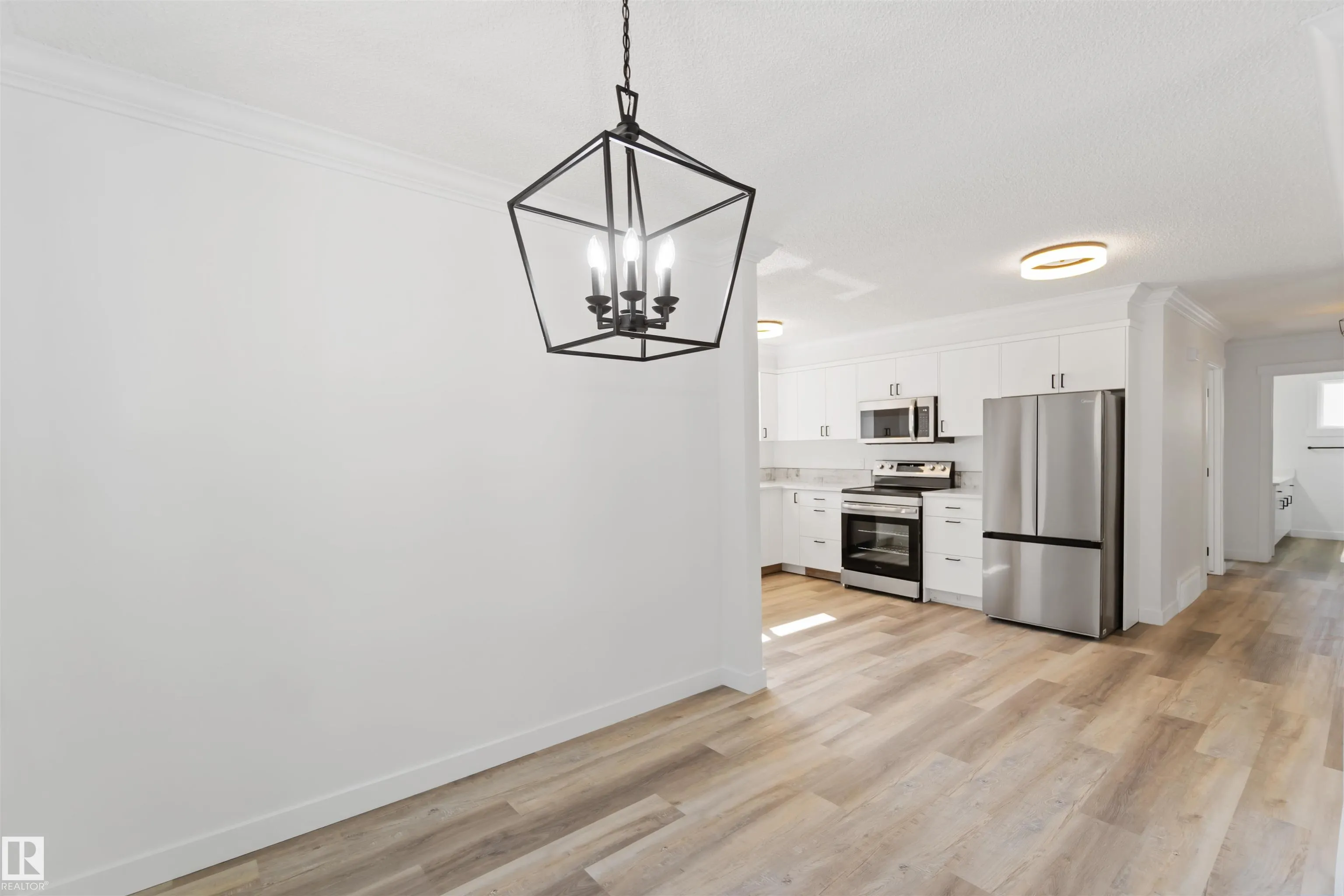 28 LINWOOD Crescent