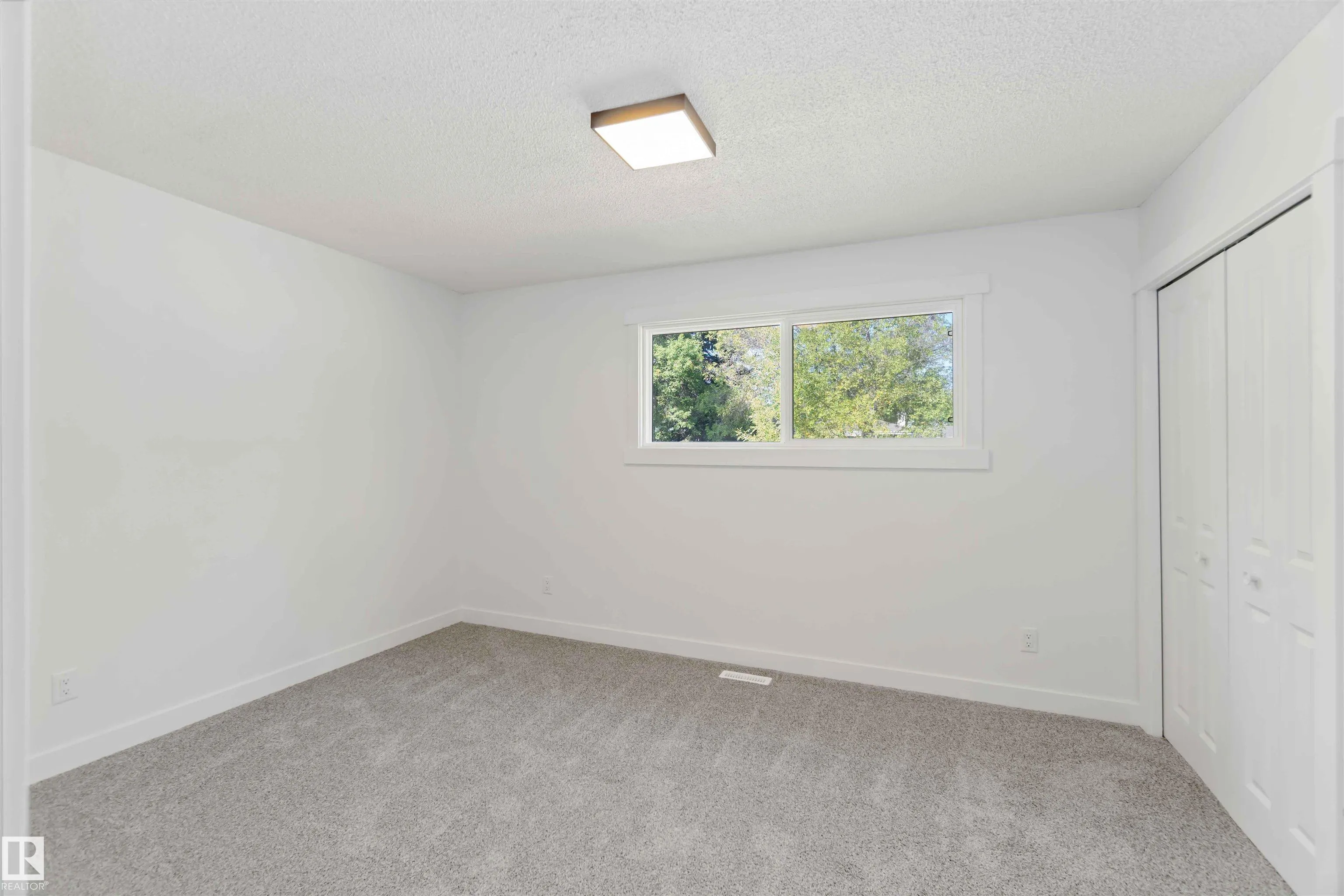 28 LINWOOD Crescent