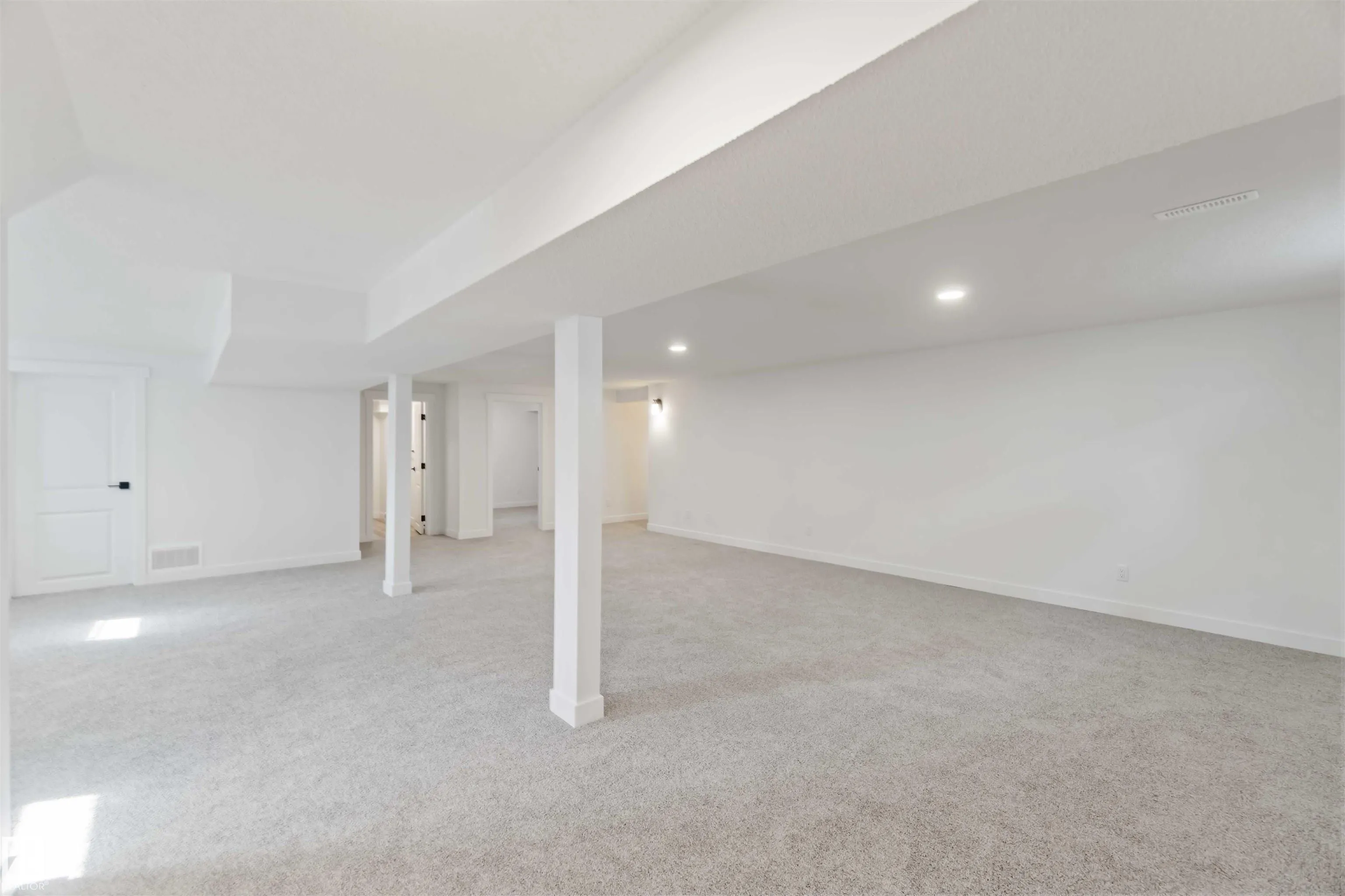 28 LINWOOD Crescent