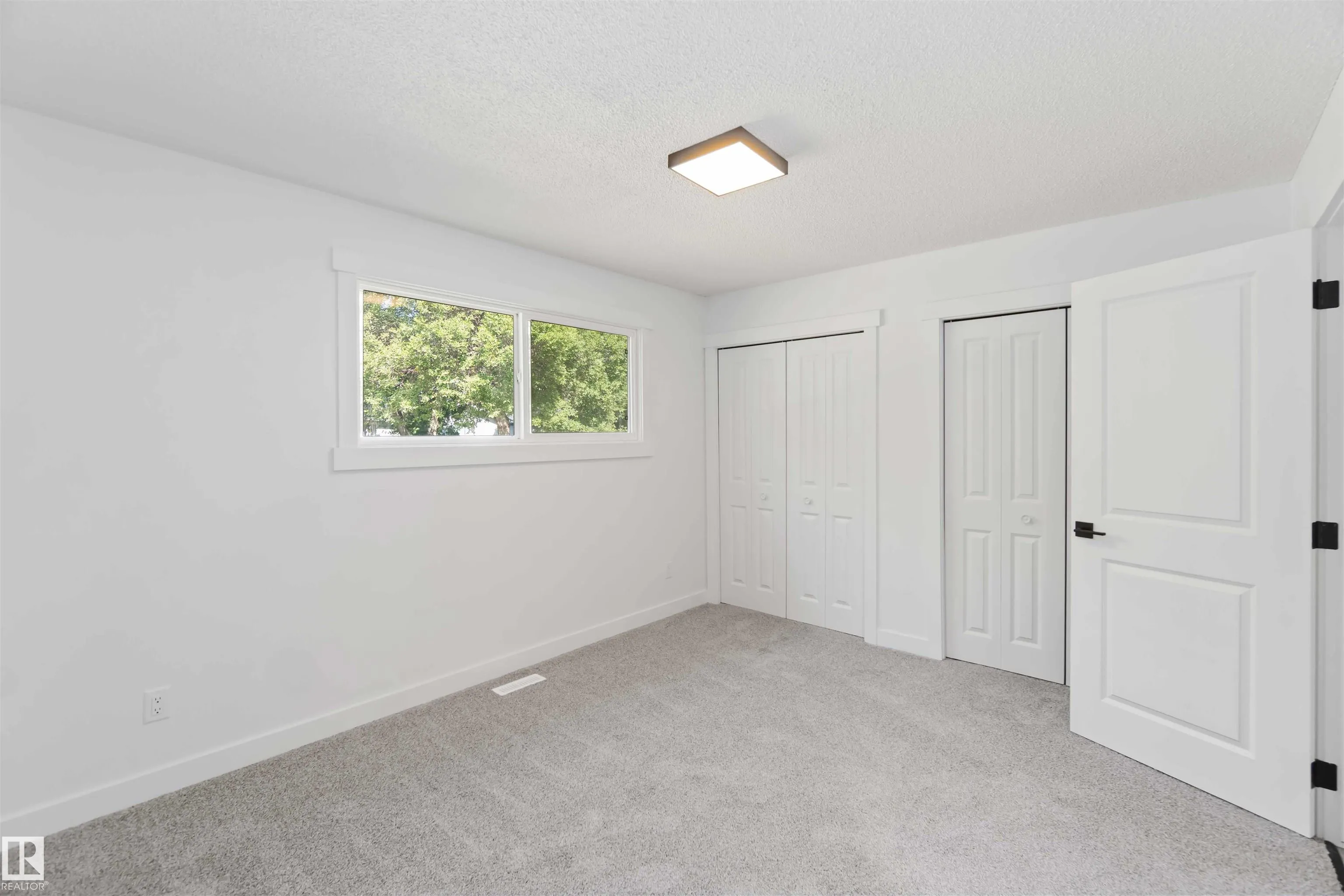 28 LINWOOD Crescent