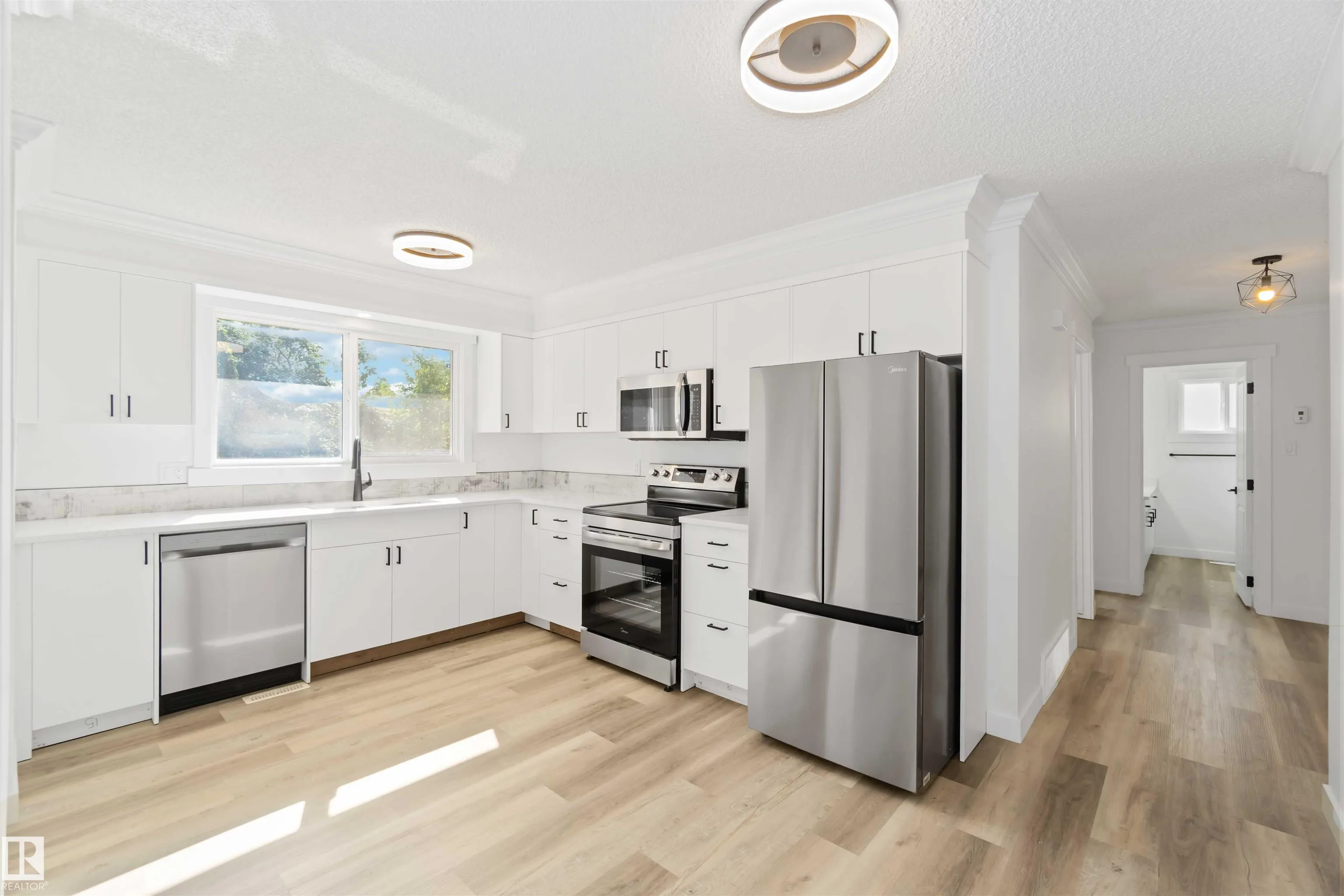 28 LINWOOD Crescent