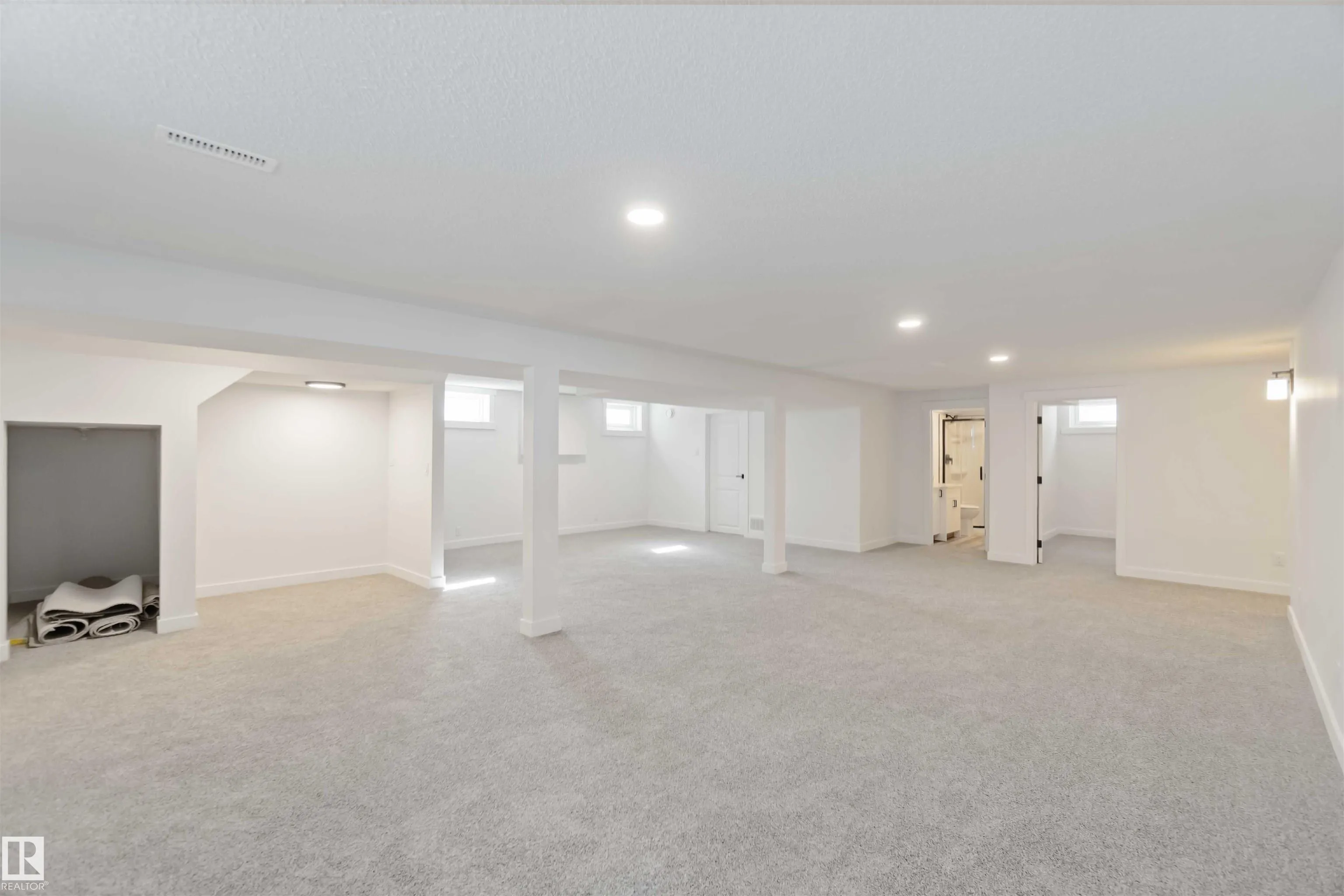 28 LINWOOD Crescent