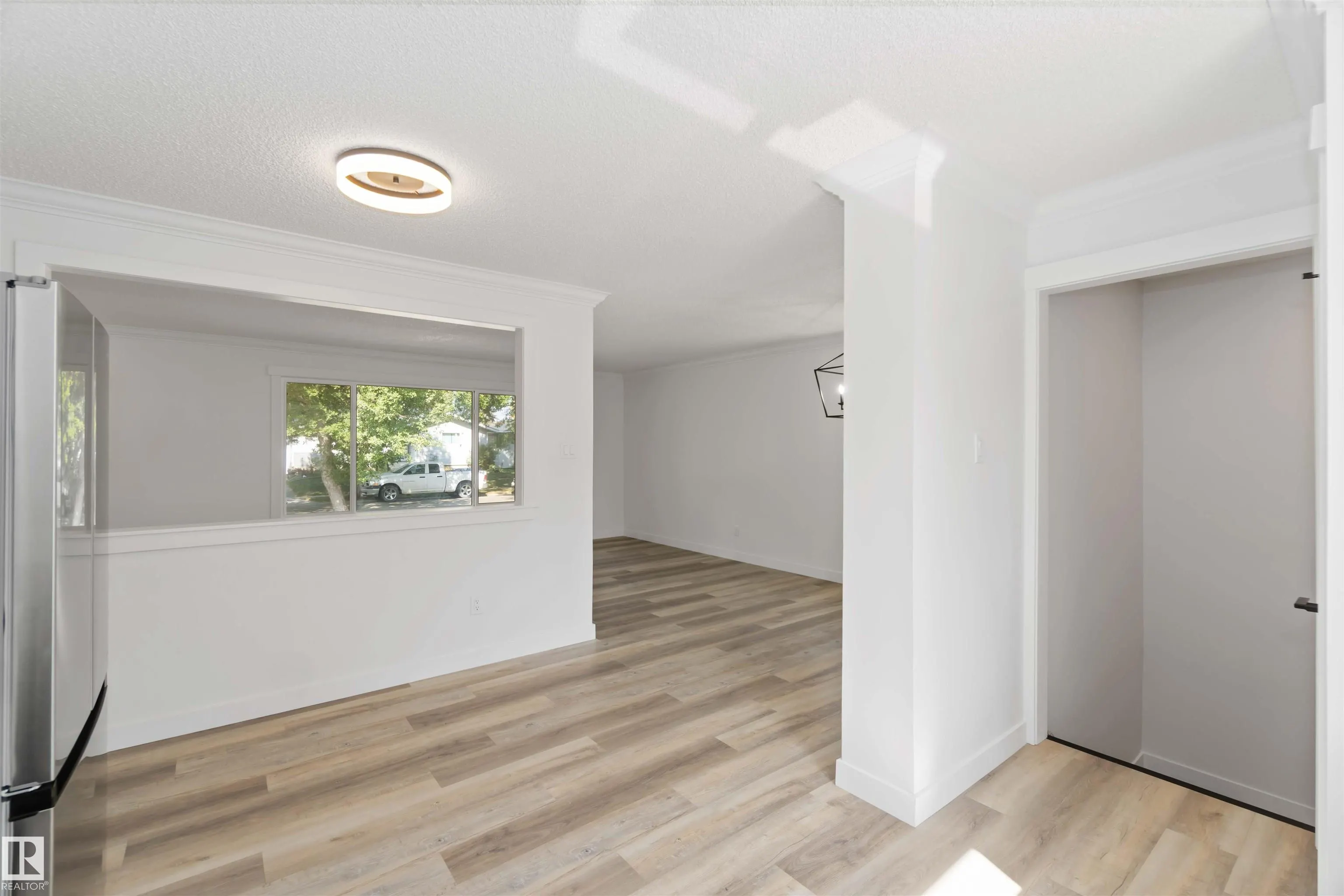 28 LINWOOD Crescent