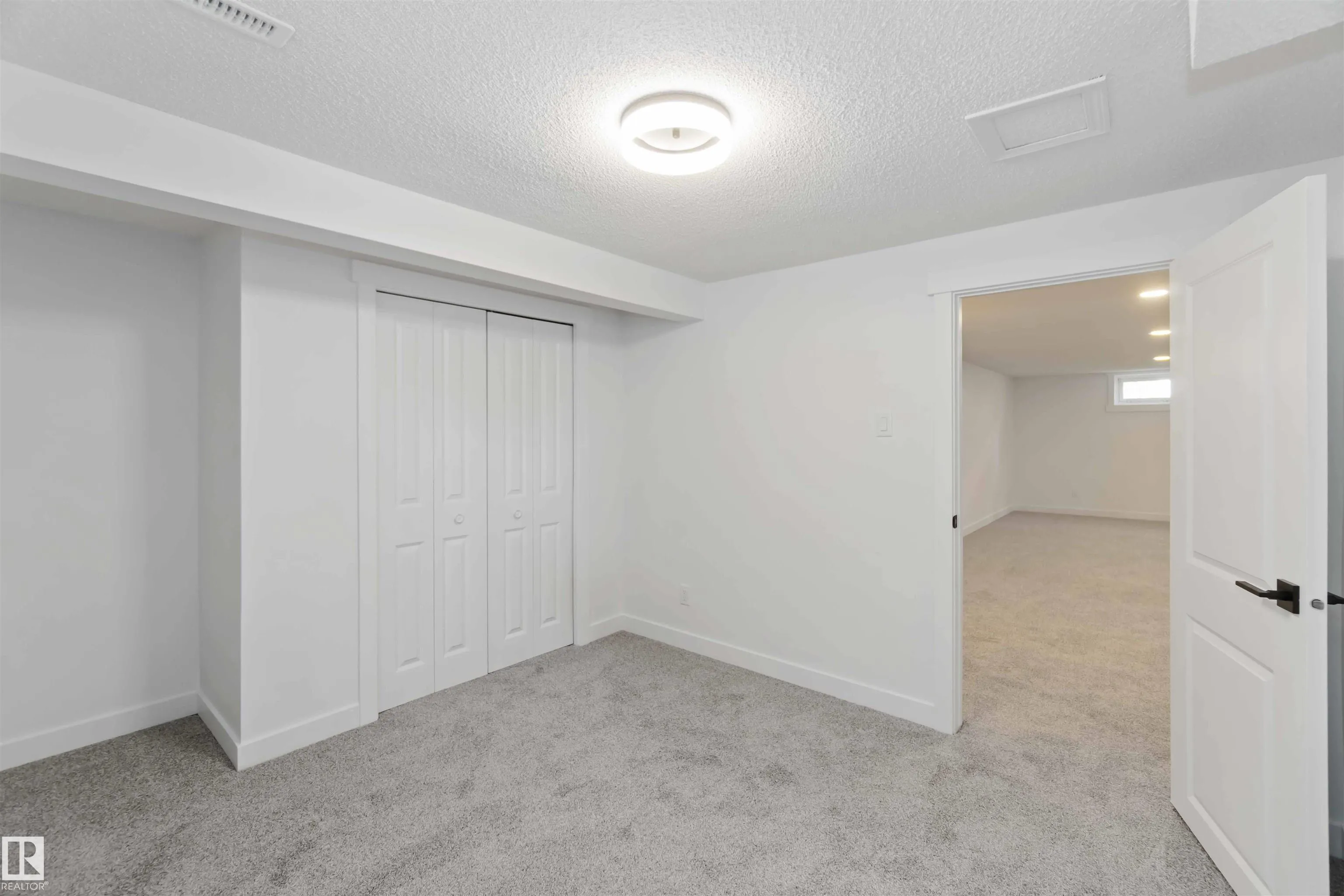 28 LINWOOD Crescent