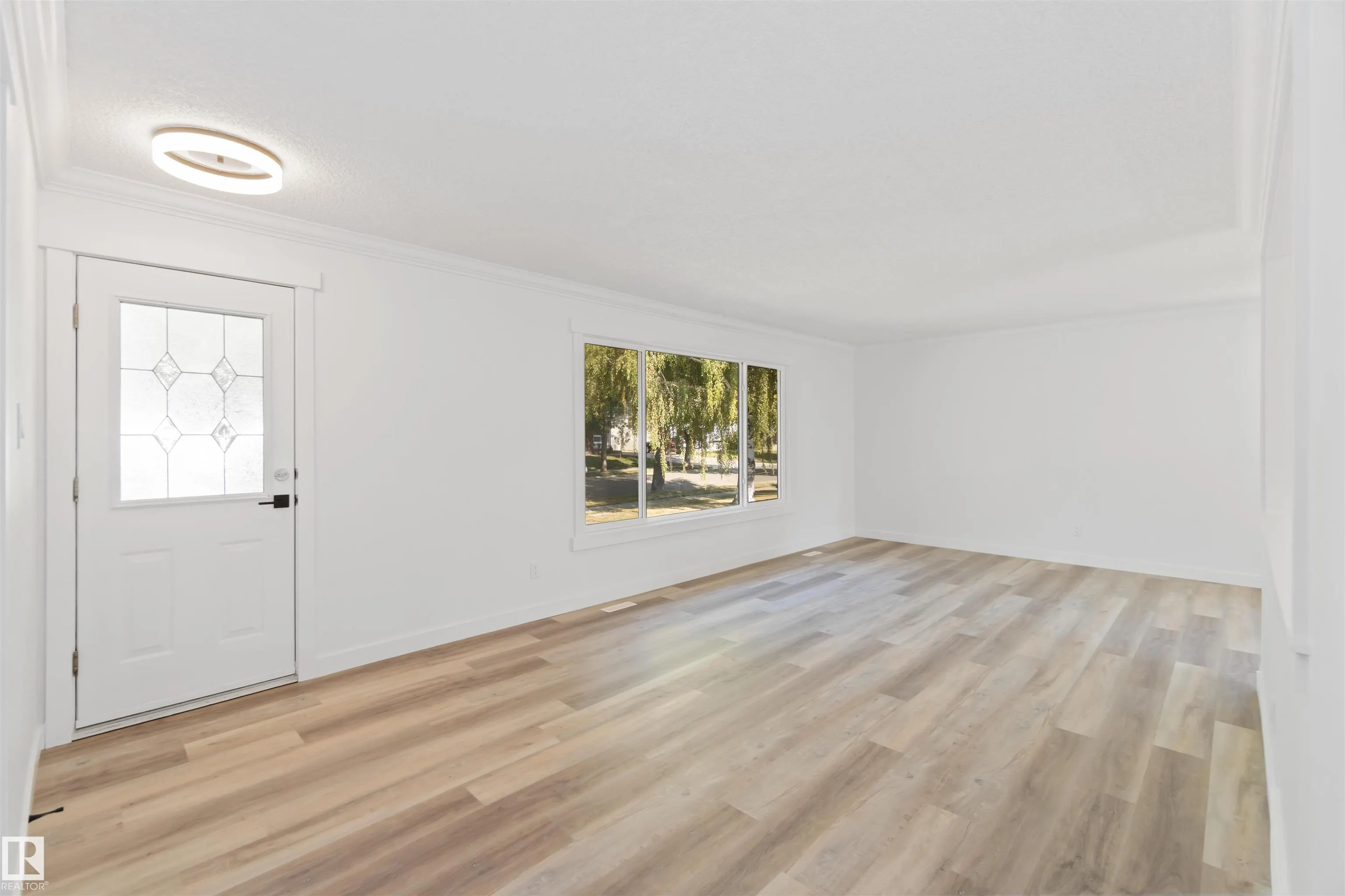 28 LINWOOD Crescent