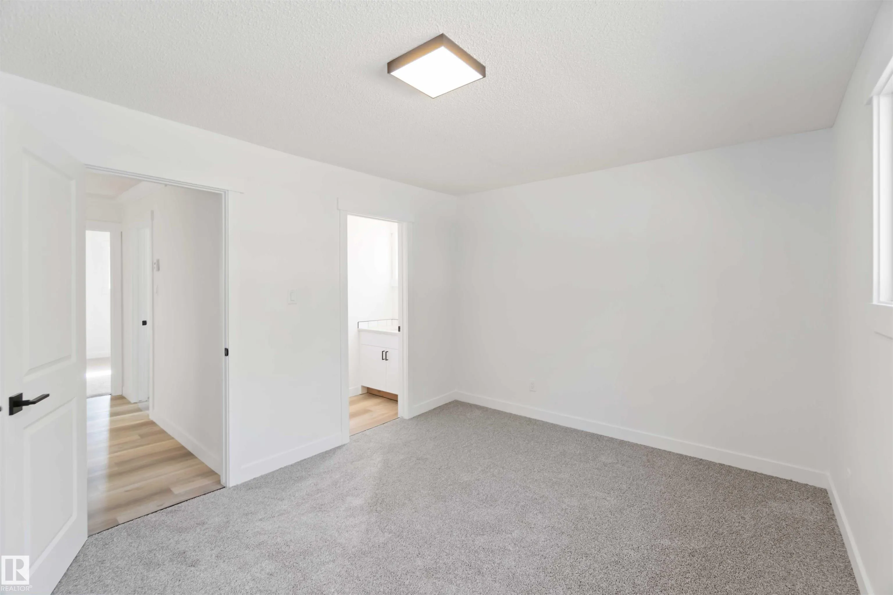 28 LINWOOD Crescent
