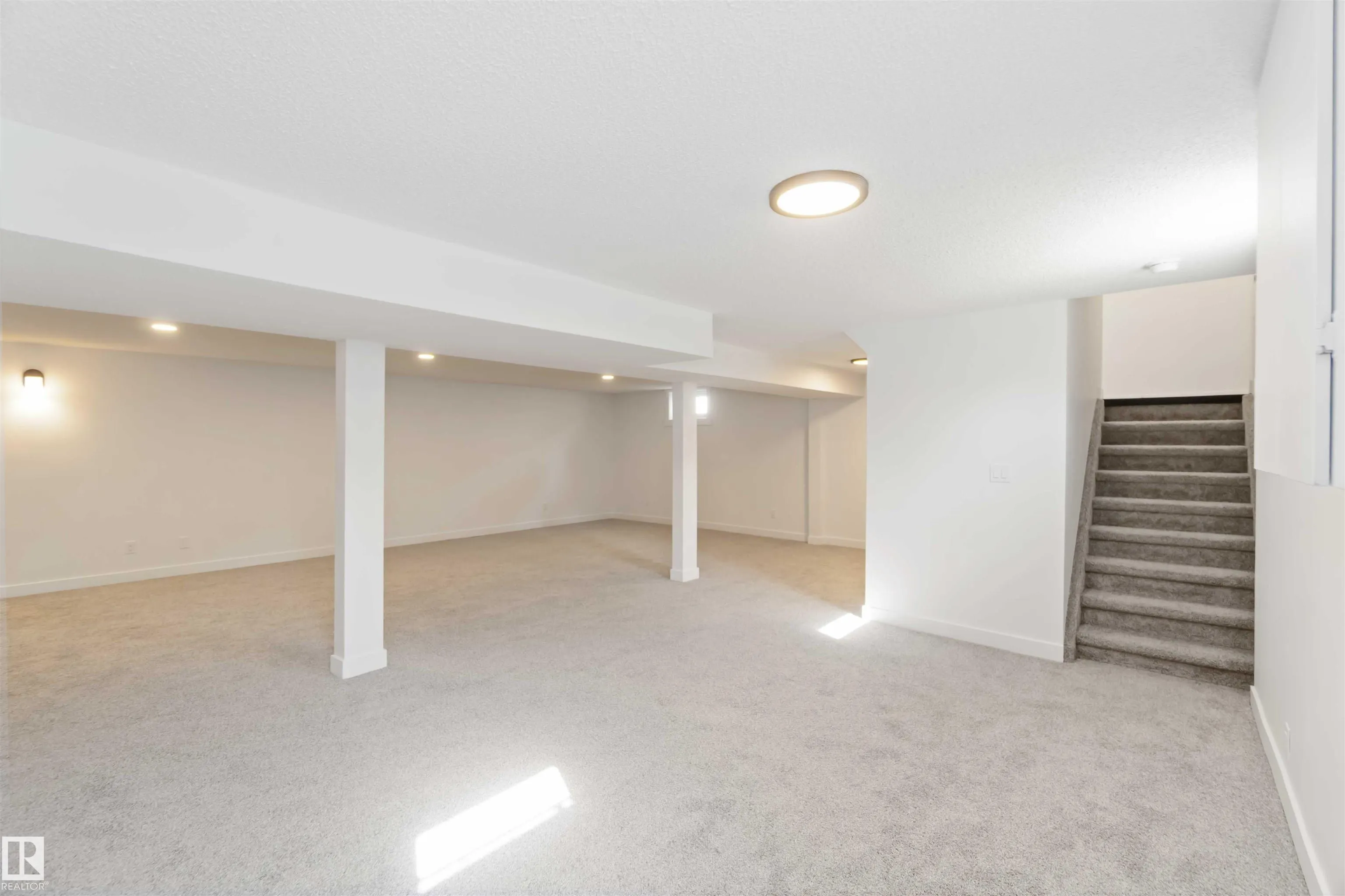 28 LINWOOD Crescent