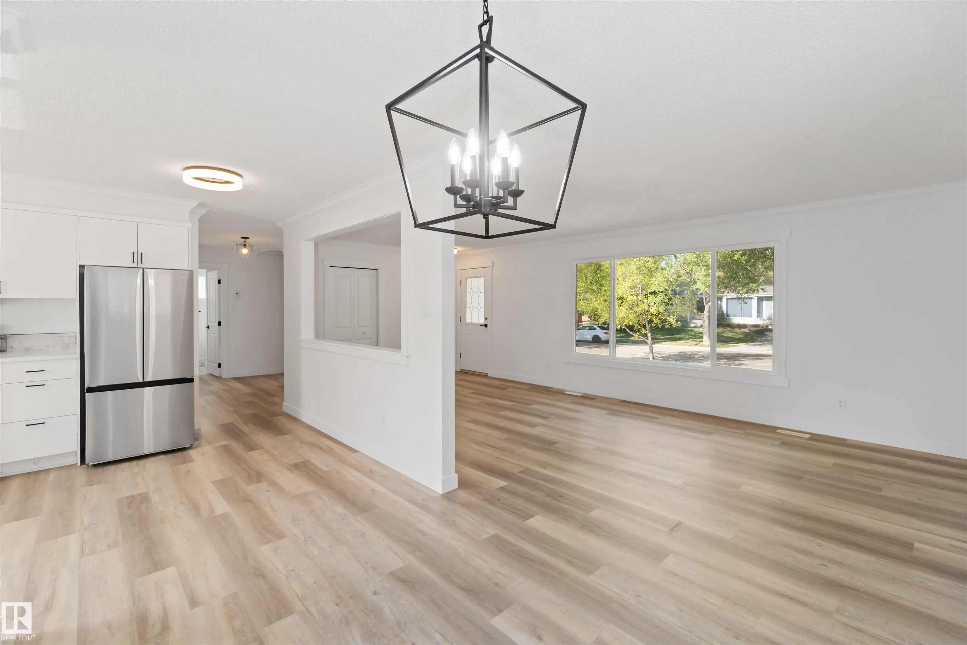 28 LINWOOD Crescent