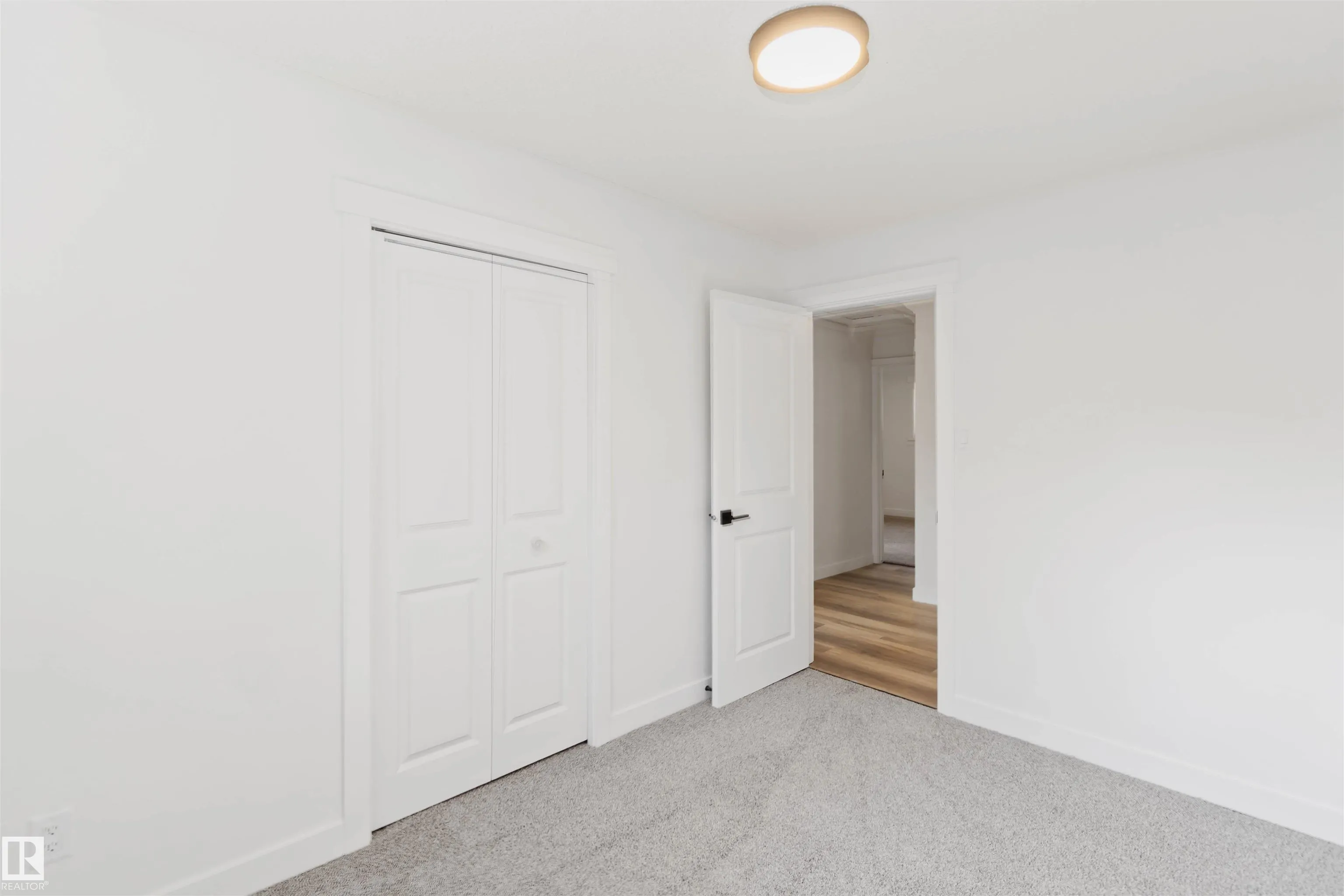 28 LINWOOD Crescent