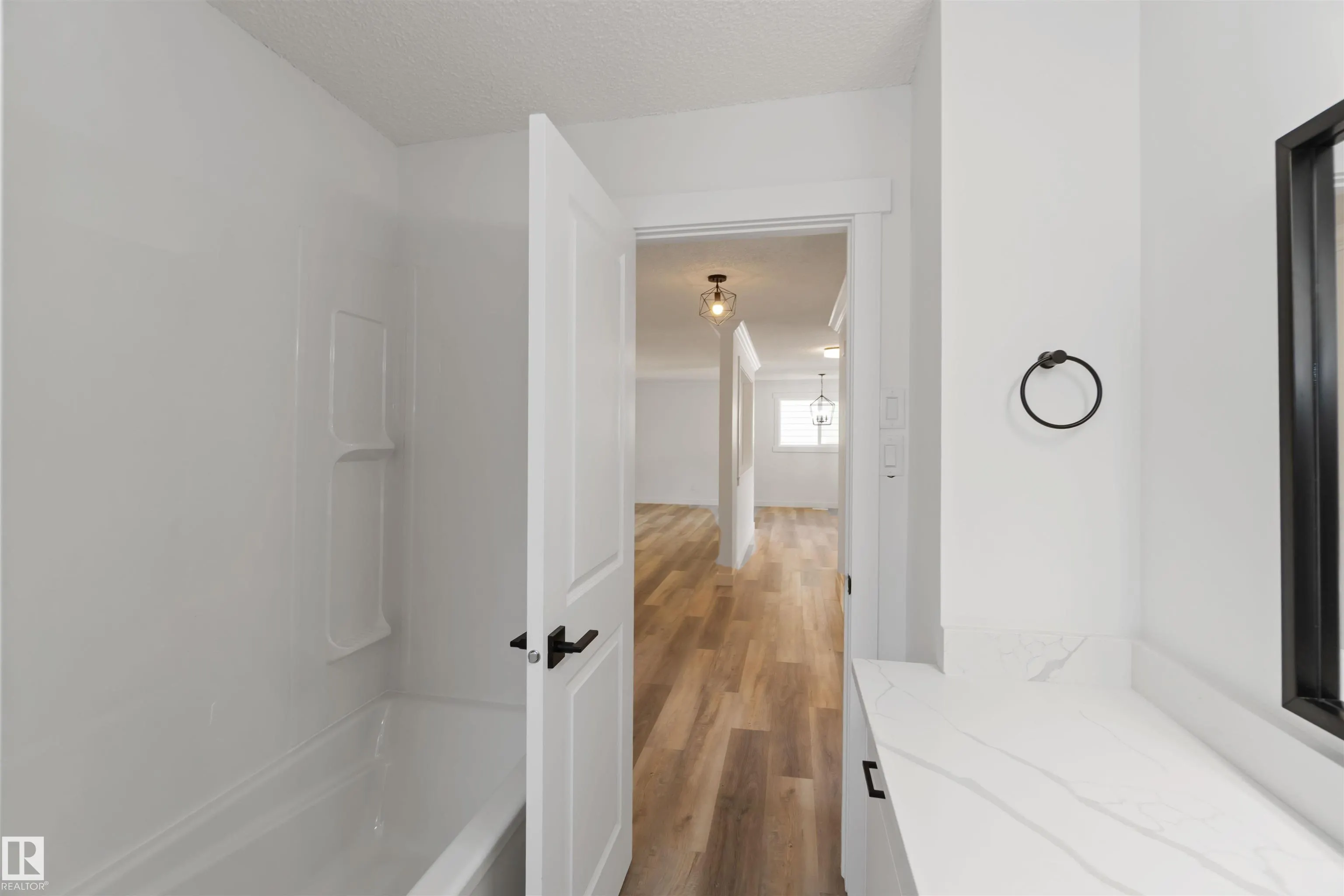 28 LINWOOD Crescent