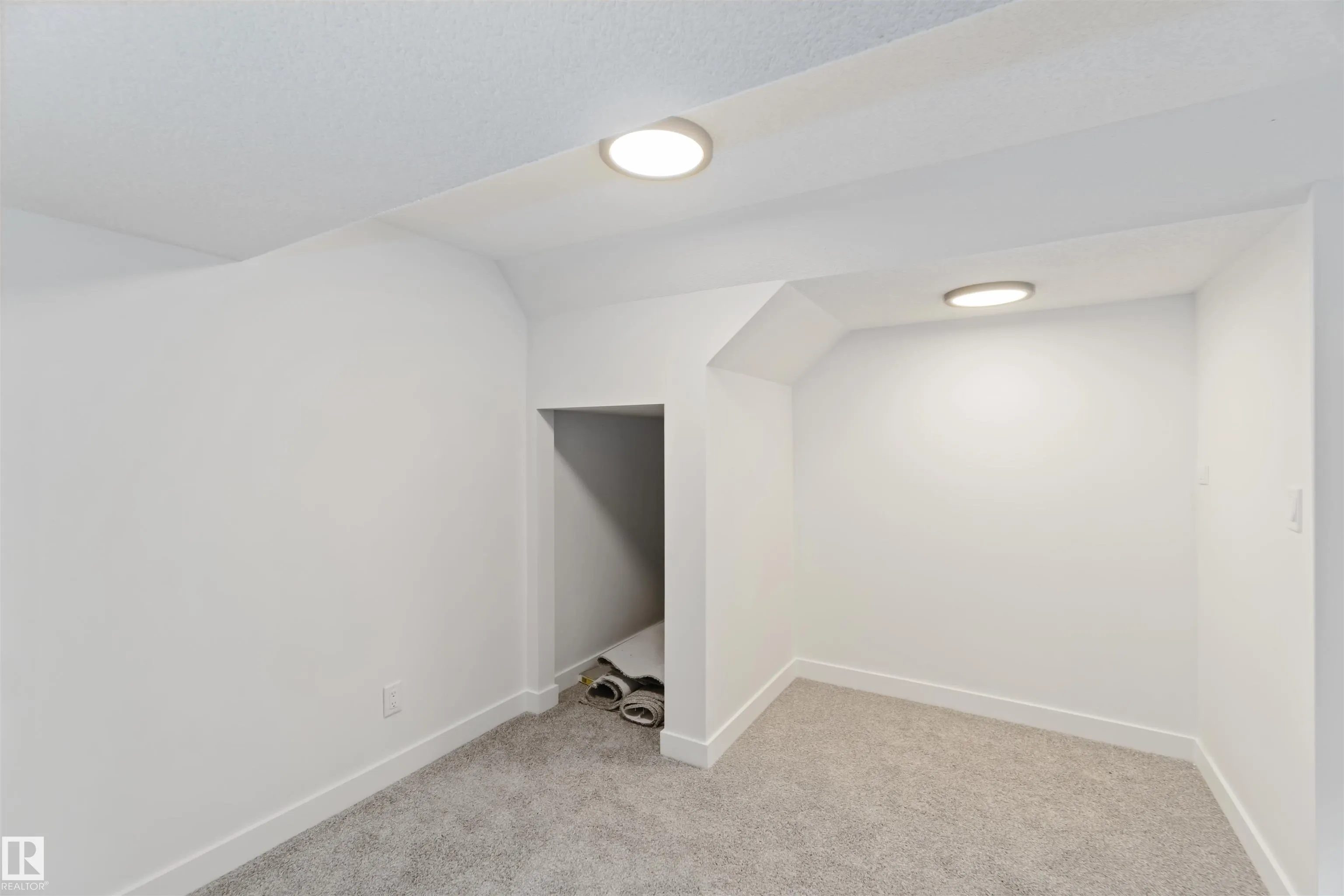 28 LINWOOD Crescent
