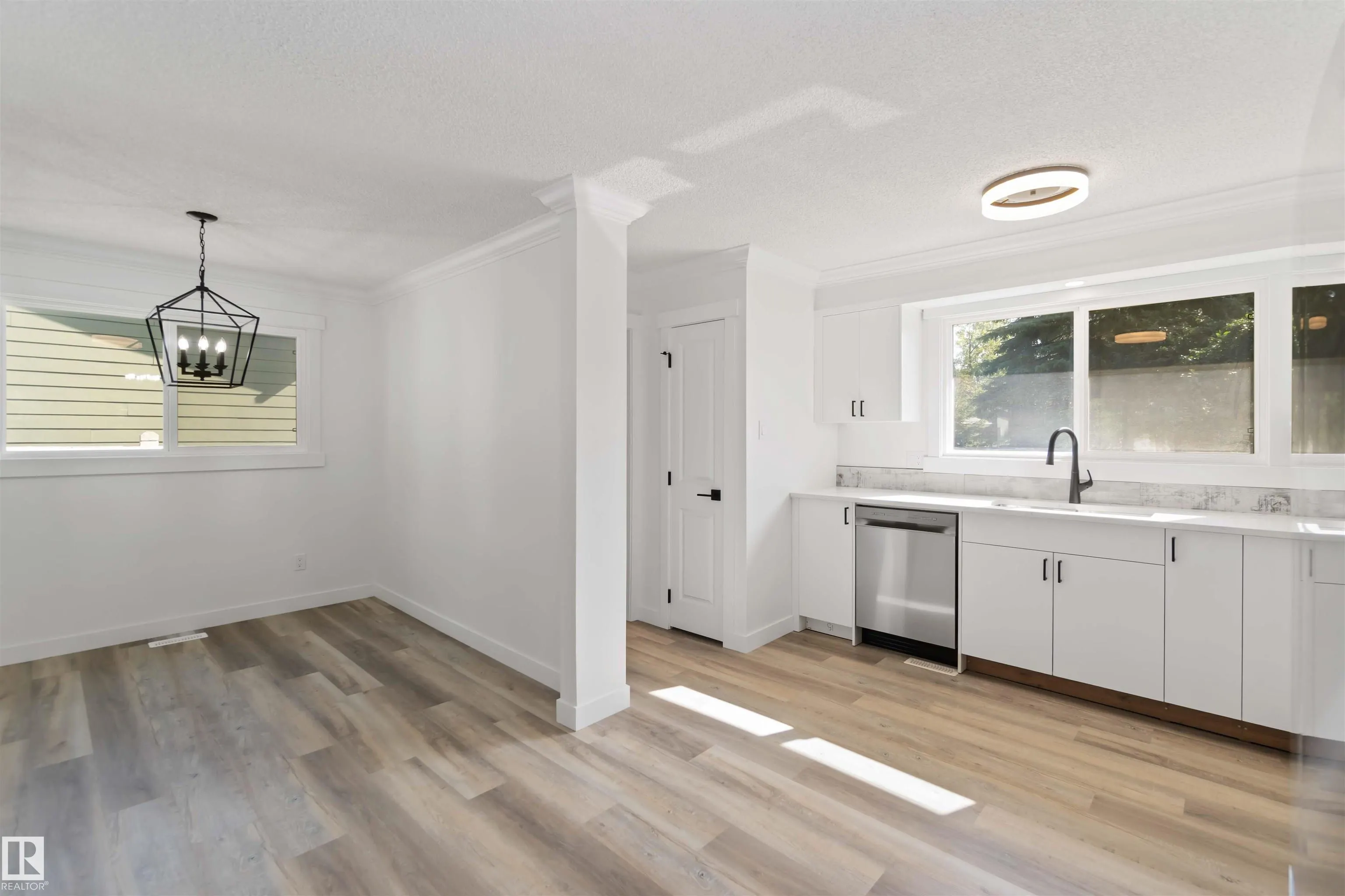 28 LINWOOD Crescent