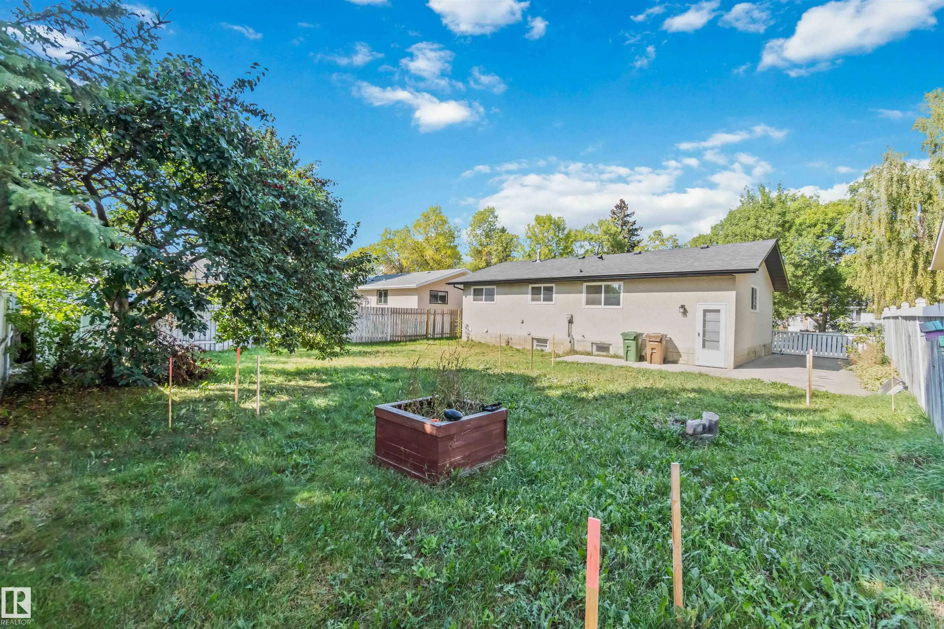 28 LINWOOD Crescent