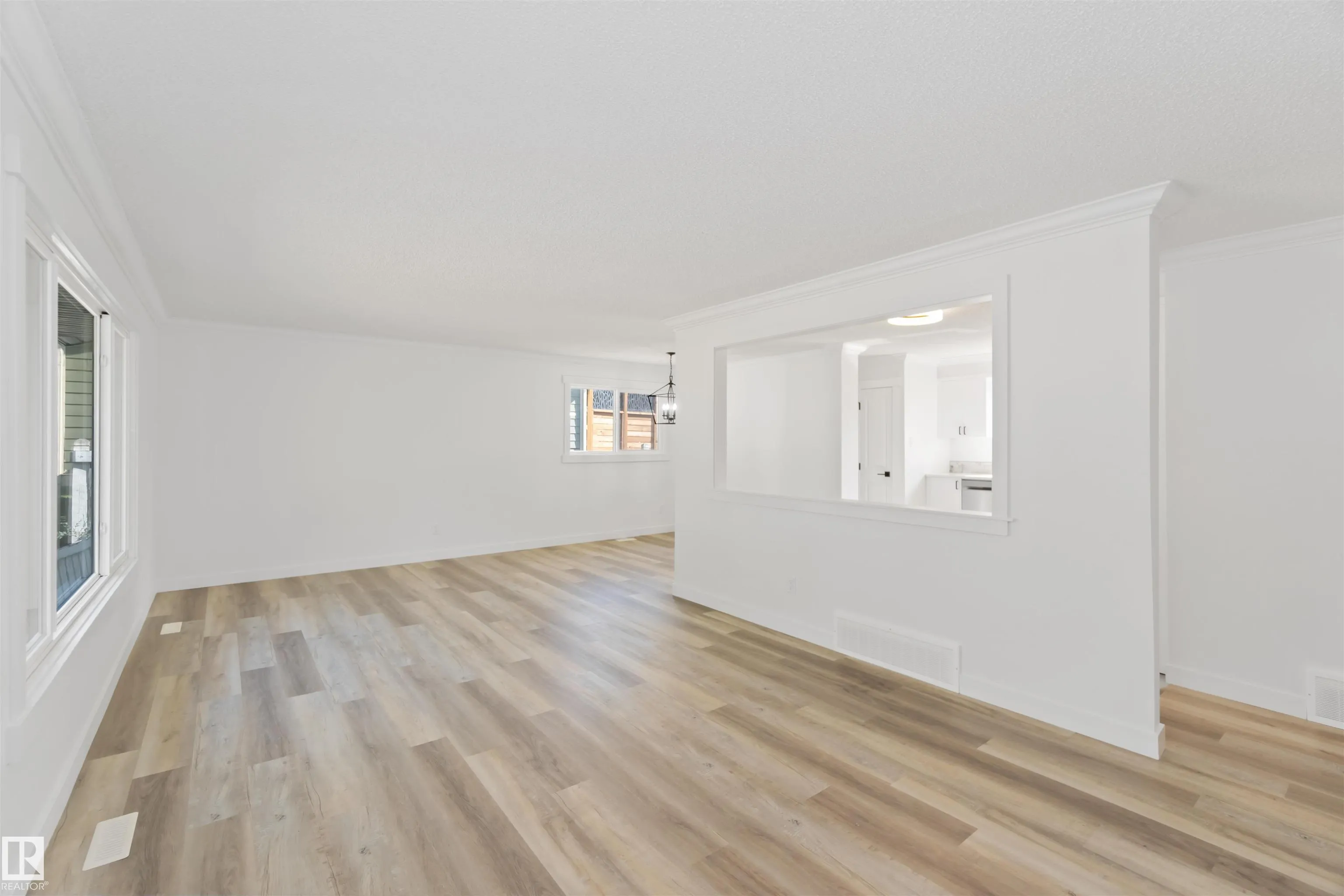 28 LINWOOD Crescent