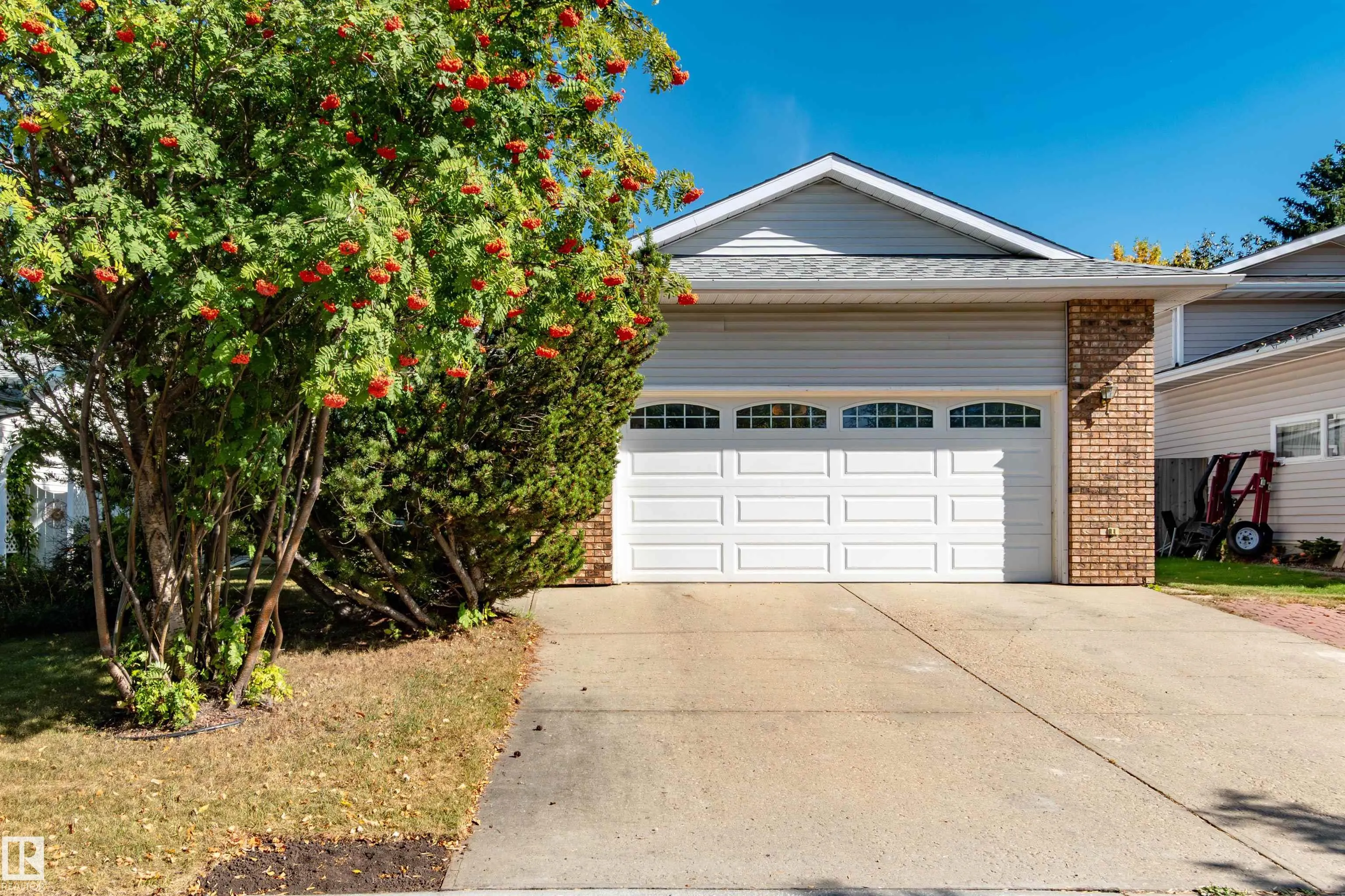 695 MEADOWVIEW Drive