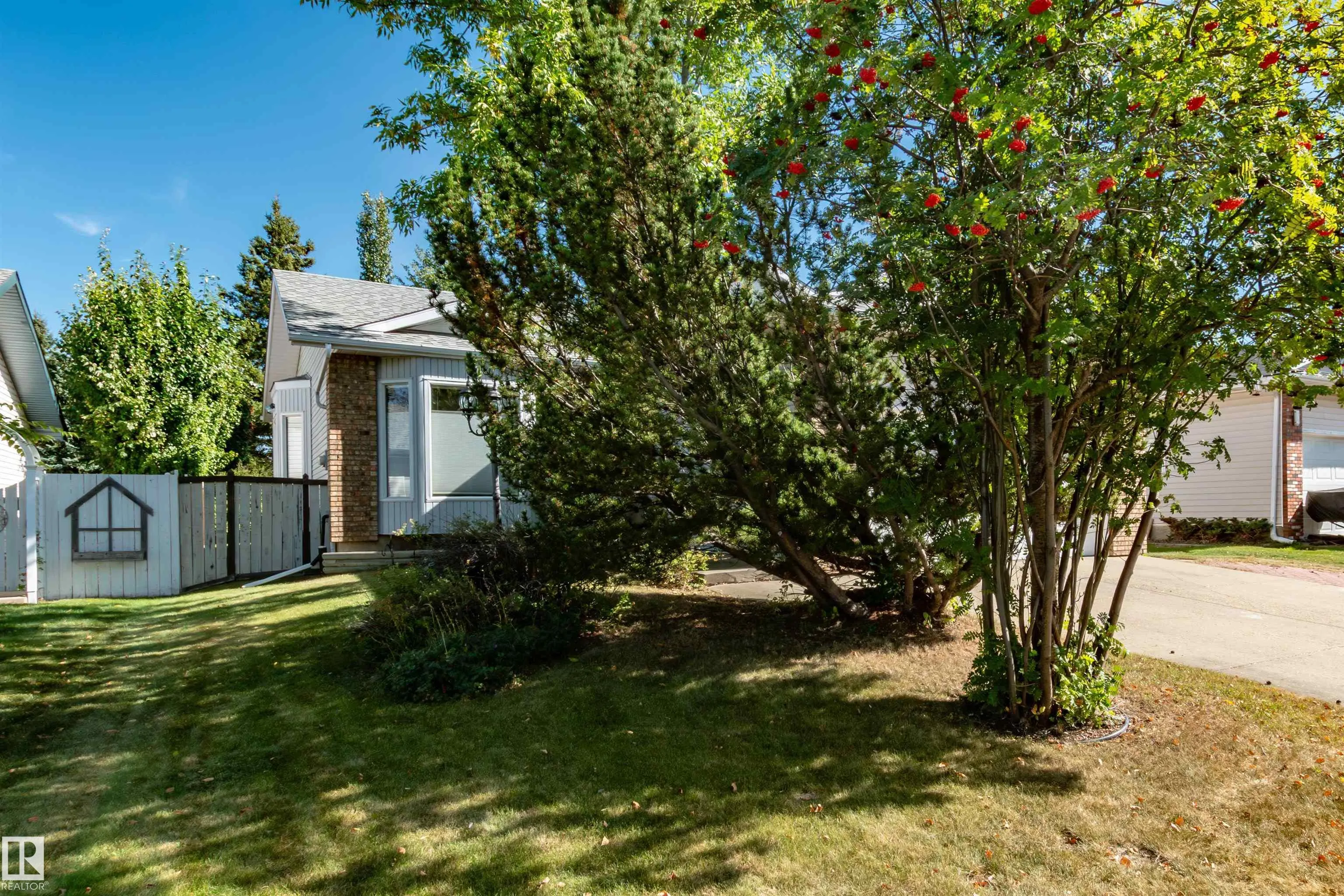695 MEADOWVIEW Drive