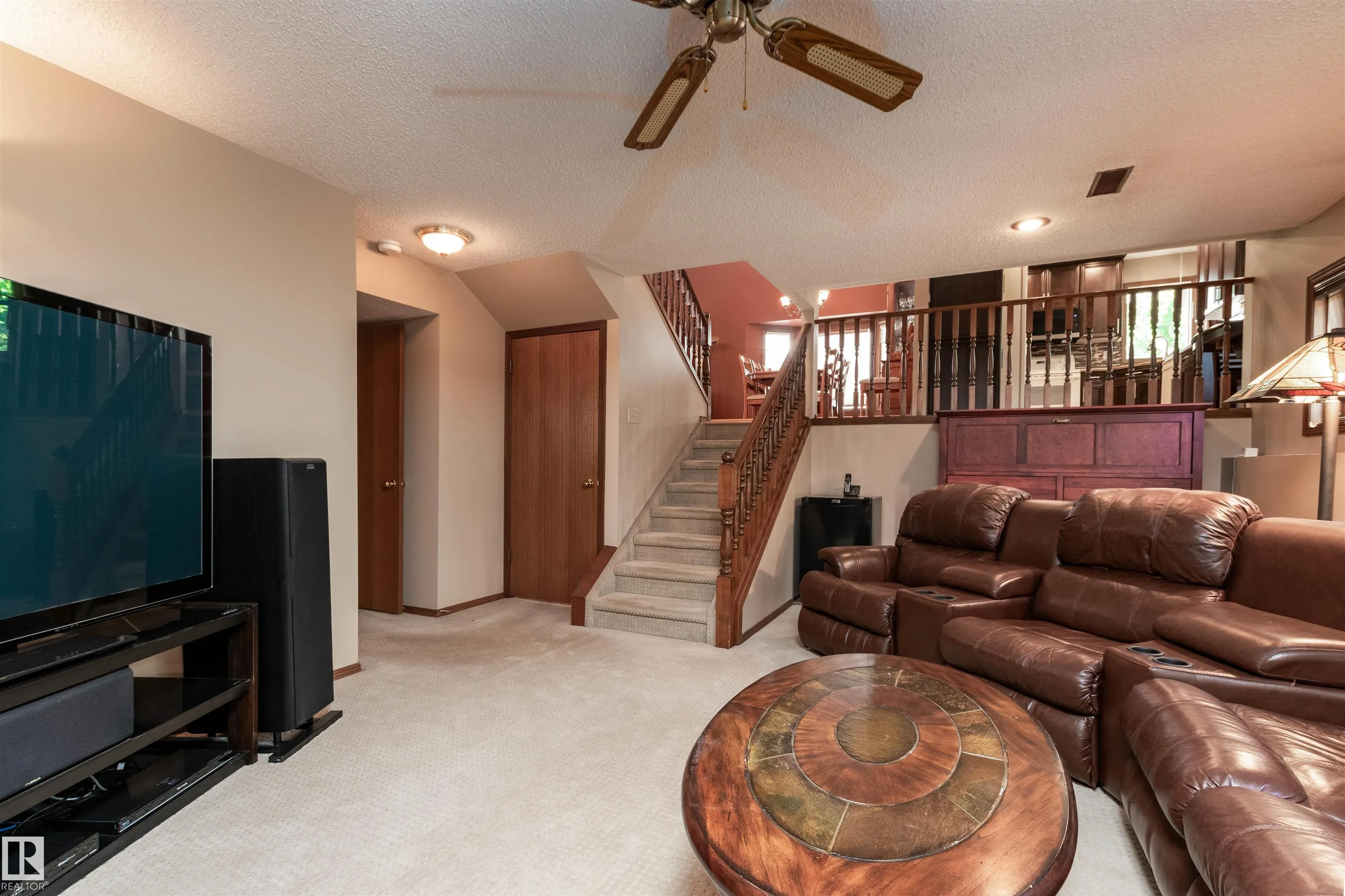 695 MEADOWVIEW Drive