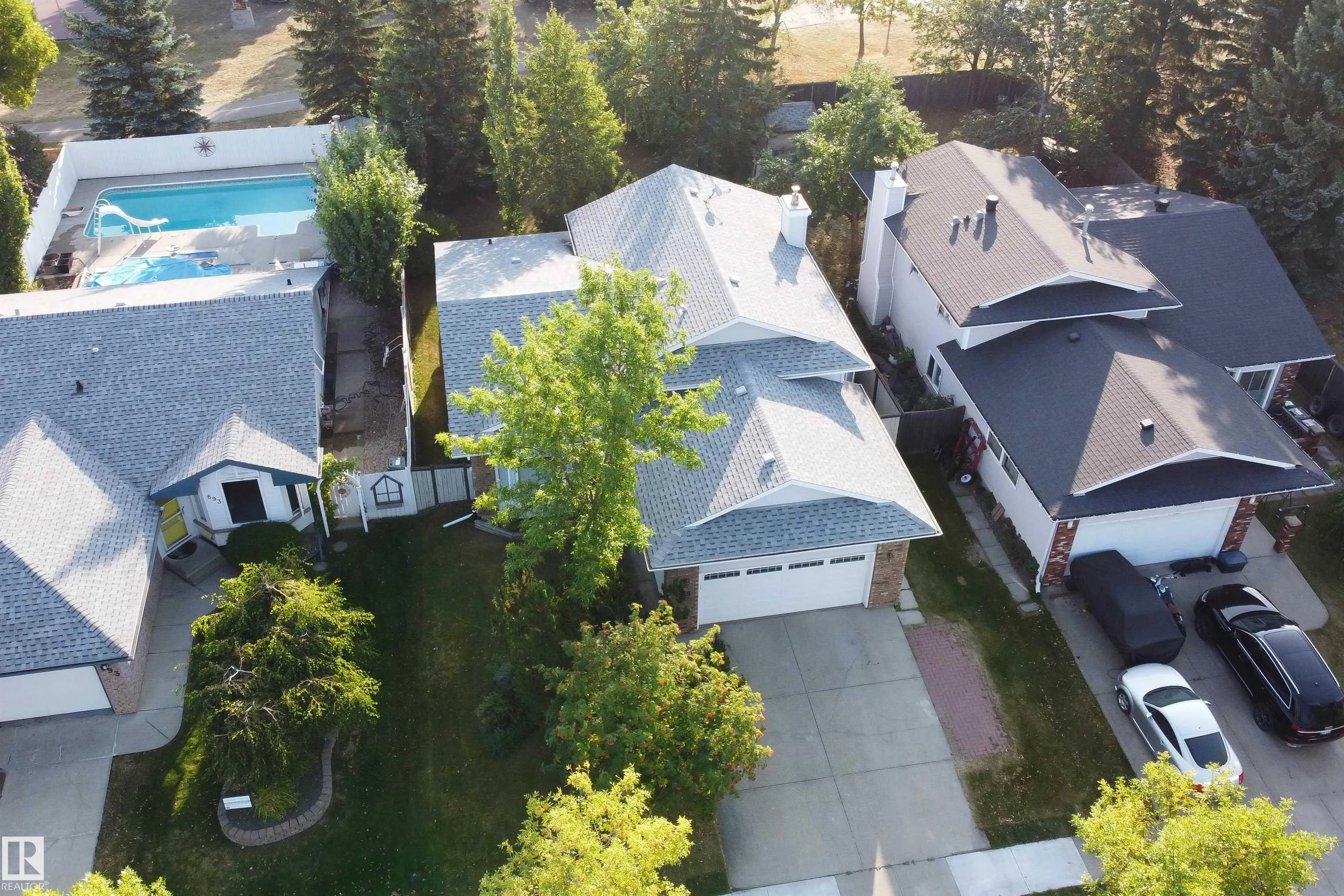 695 MEADOWVIEW Drive