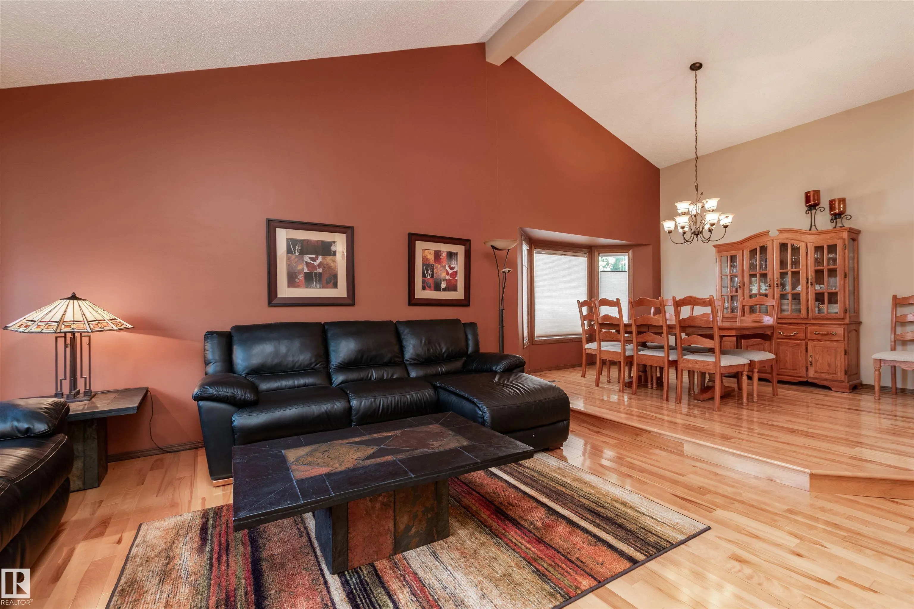 695 MEADOWVIEW Drive