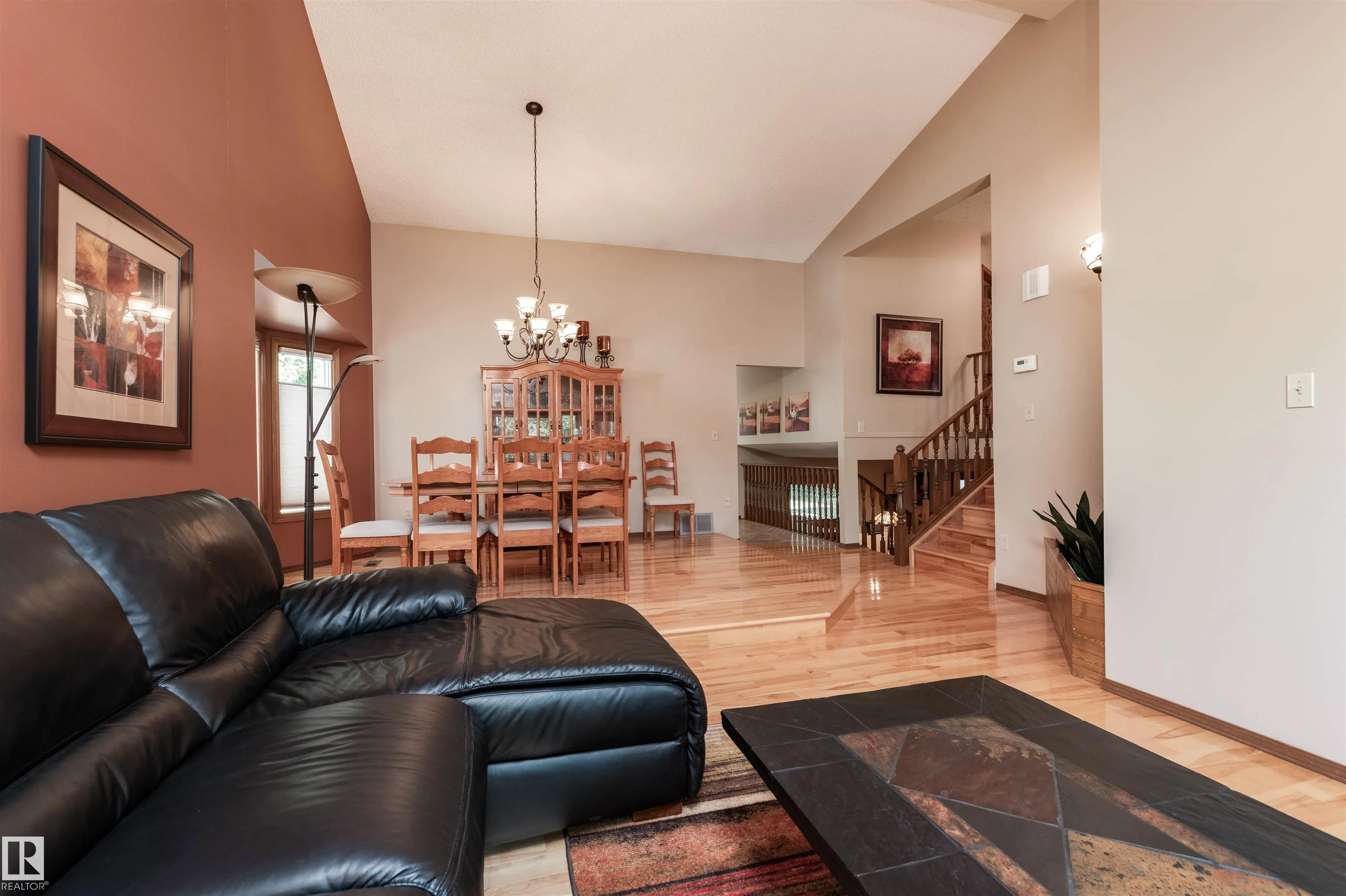 695 MEADOWVIEW Drive
