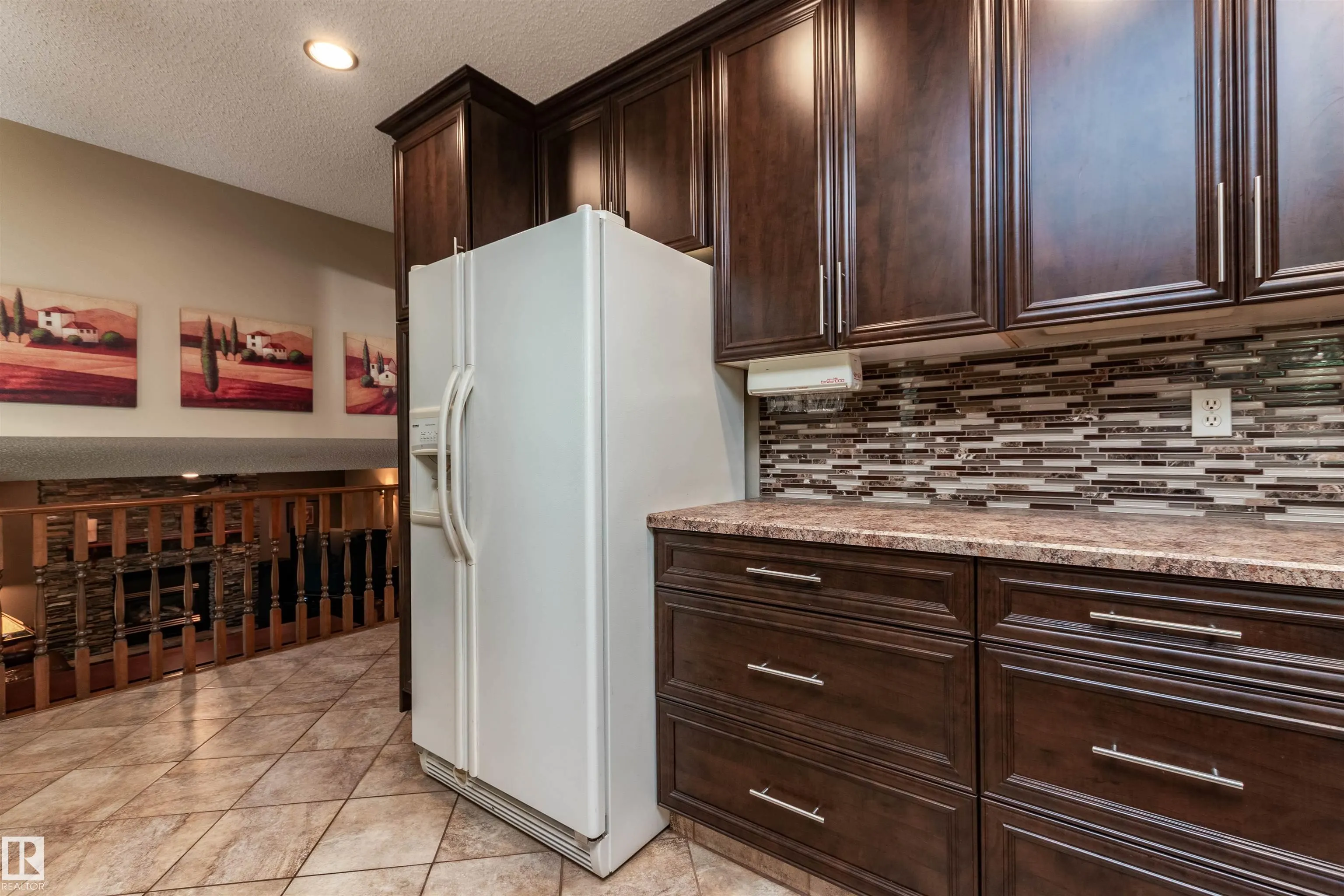 695 MEADOWVIEW Drive