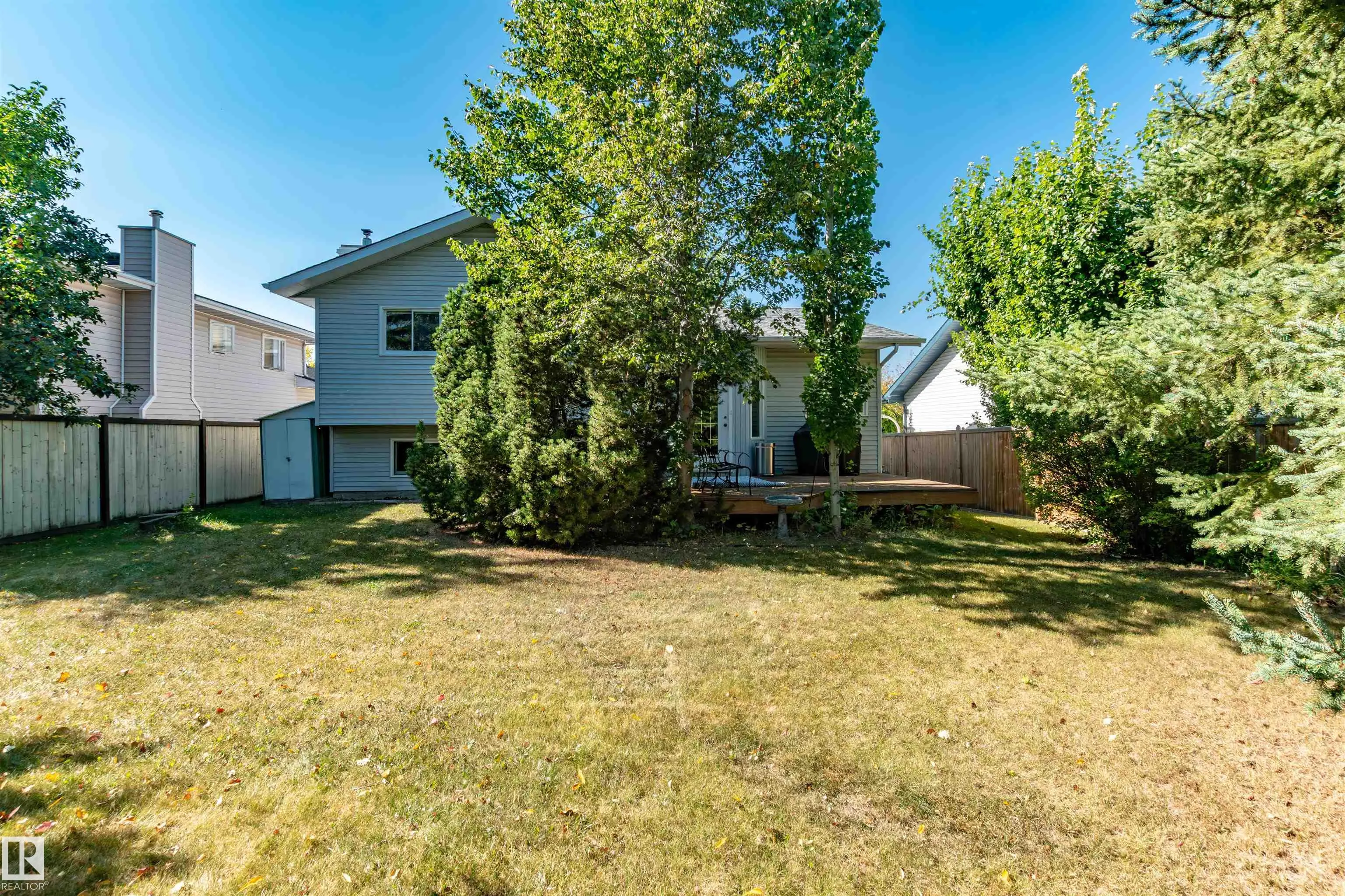 695 MEADOWVIEW Drive