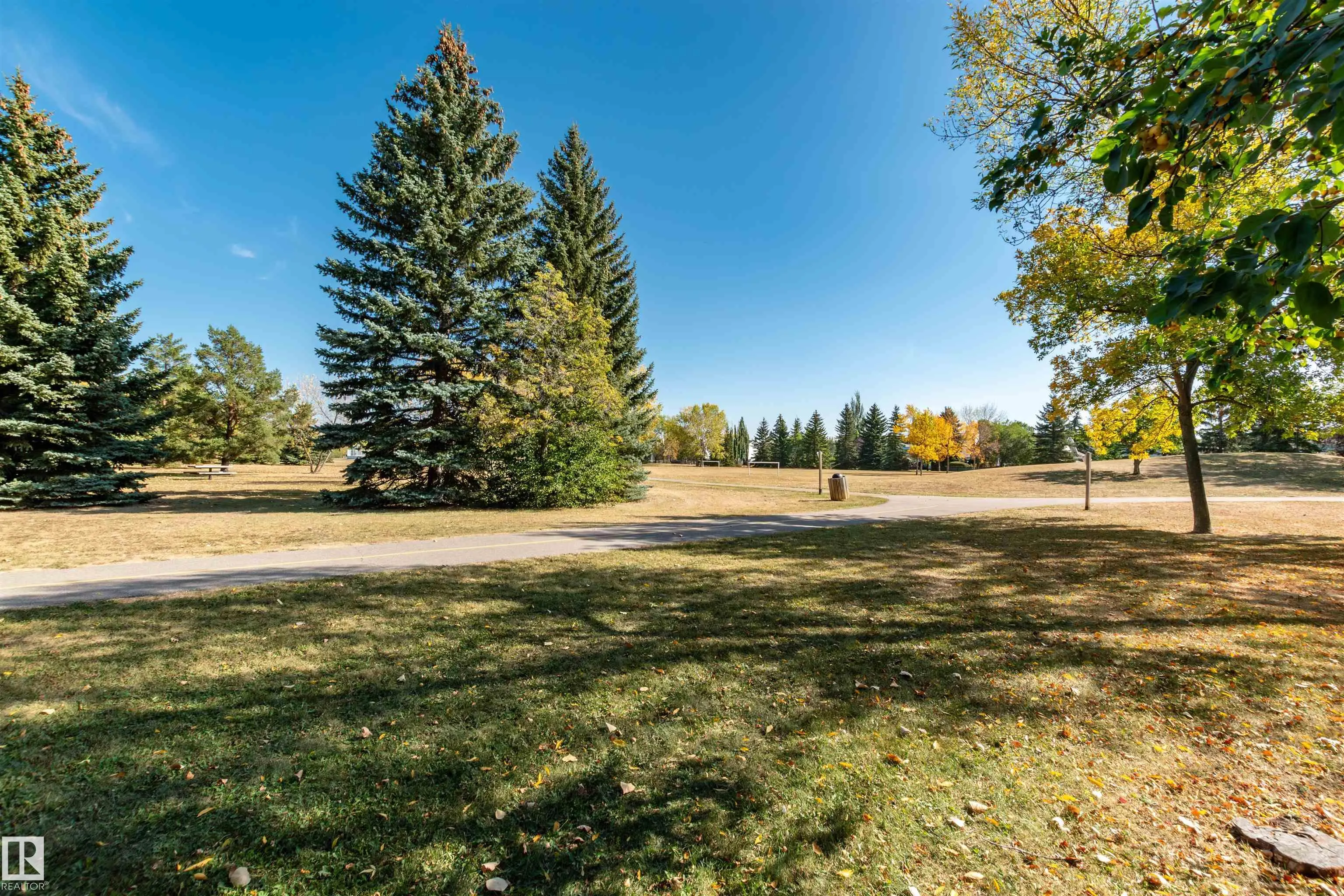 695 MEADOWVIEW Drive