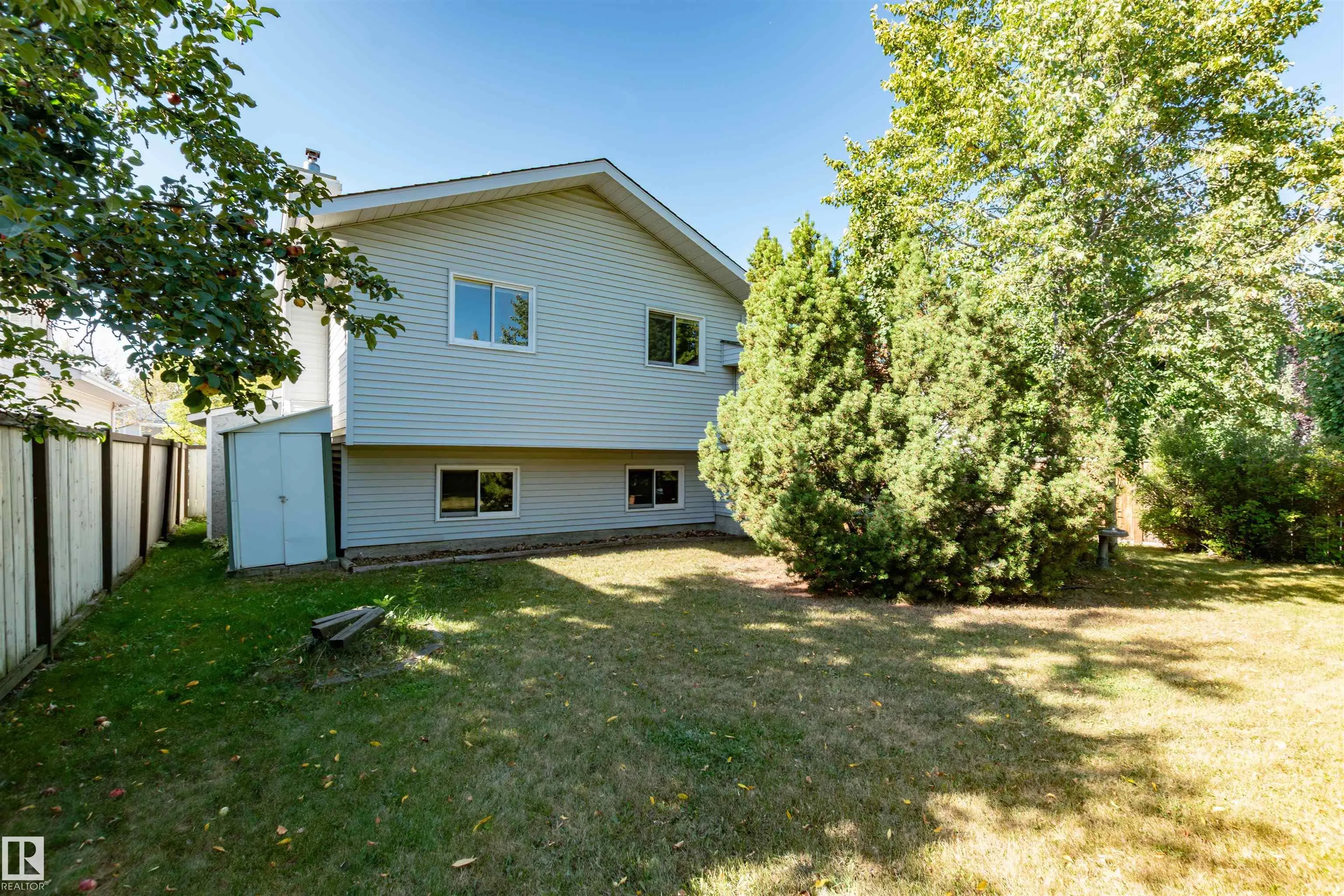 695 MEADOWVIEW Drive