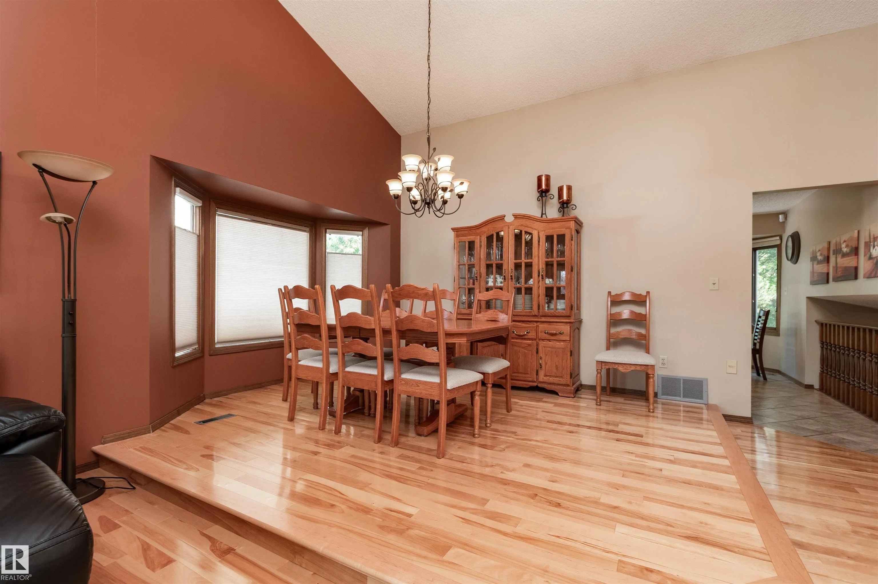695 MEADOWVIEW Drive