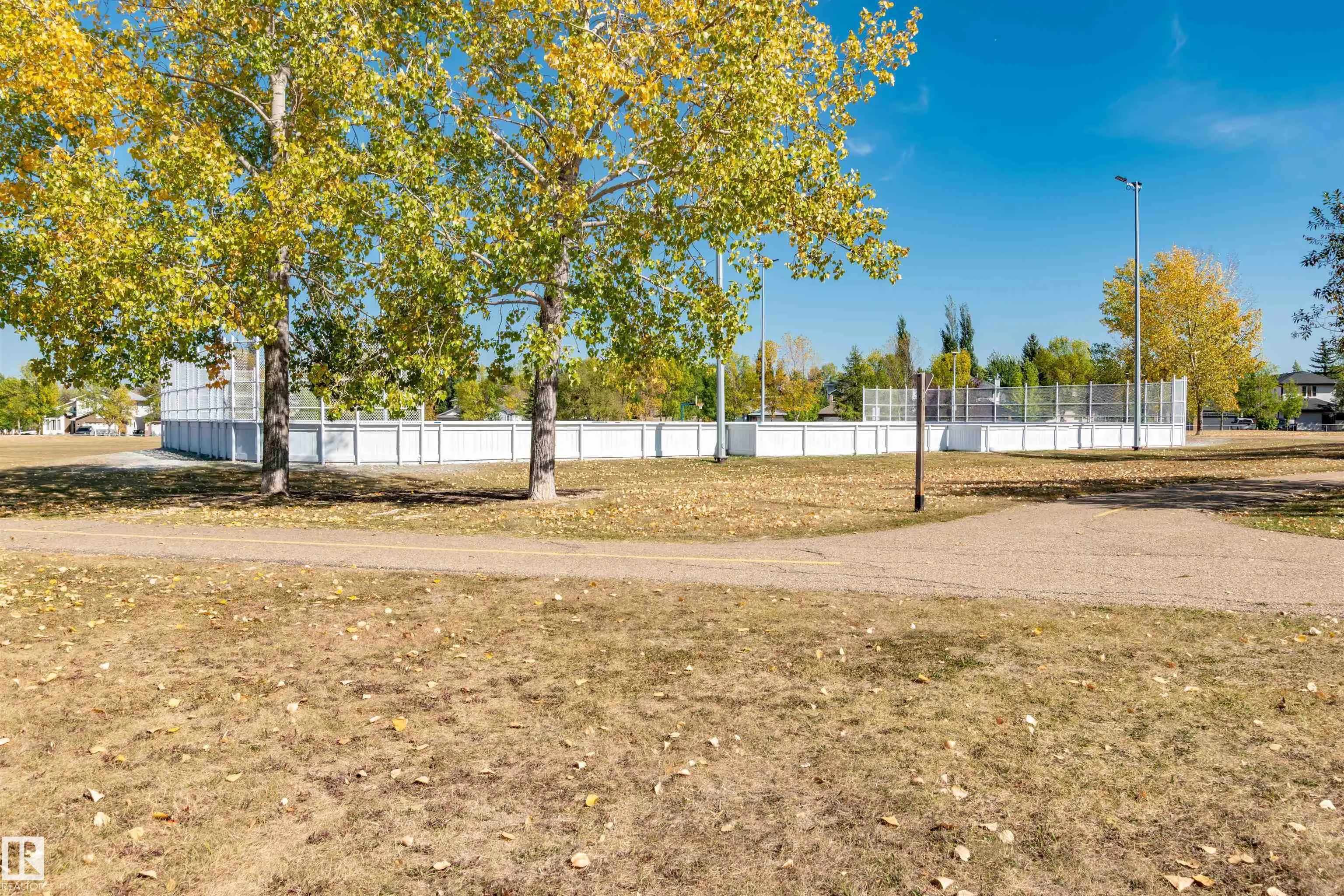 695 MEADOWVIEW Drive