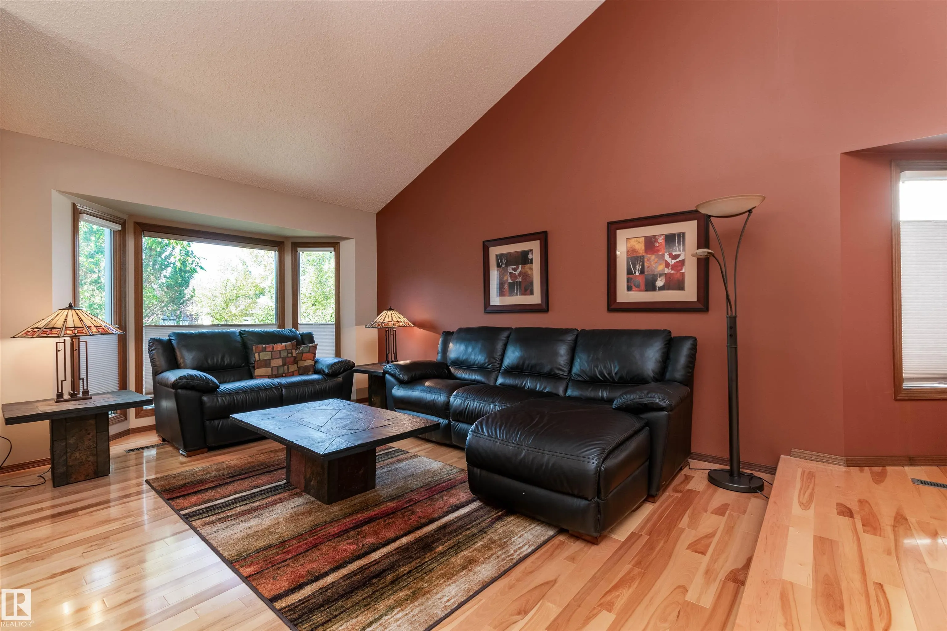 695 MEADOWVIEW Drive