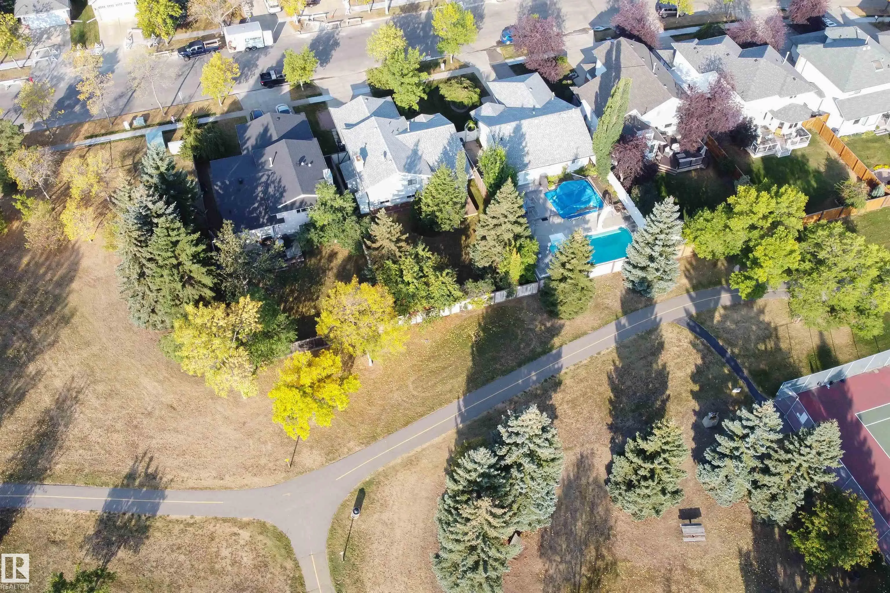 695 MEADOWVIEW Drive