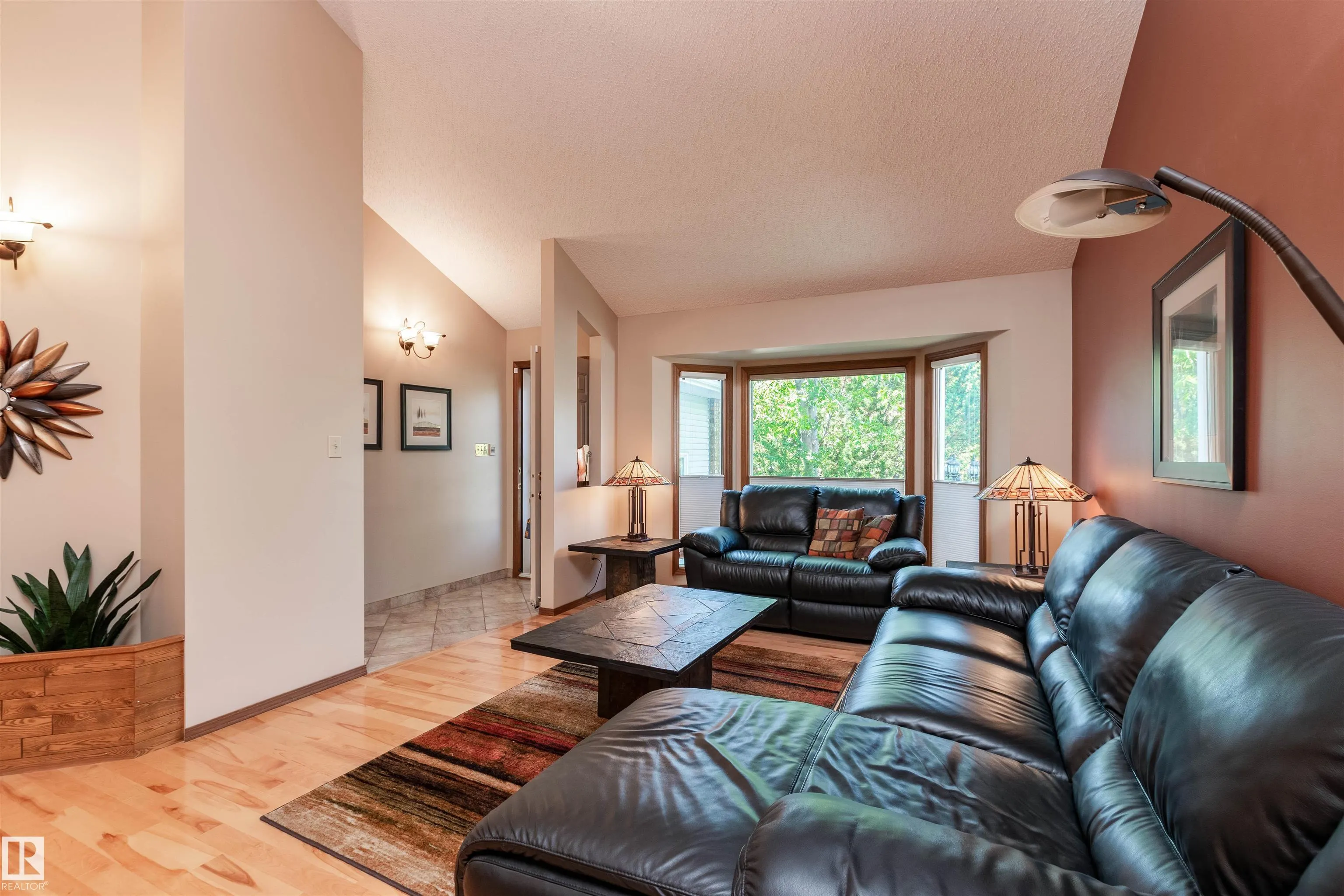 695 MEADOWVIEW Drive