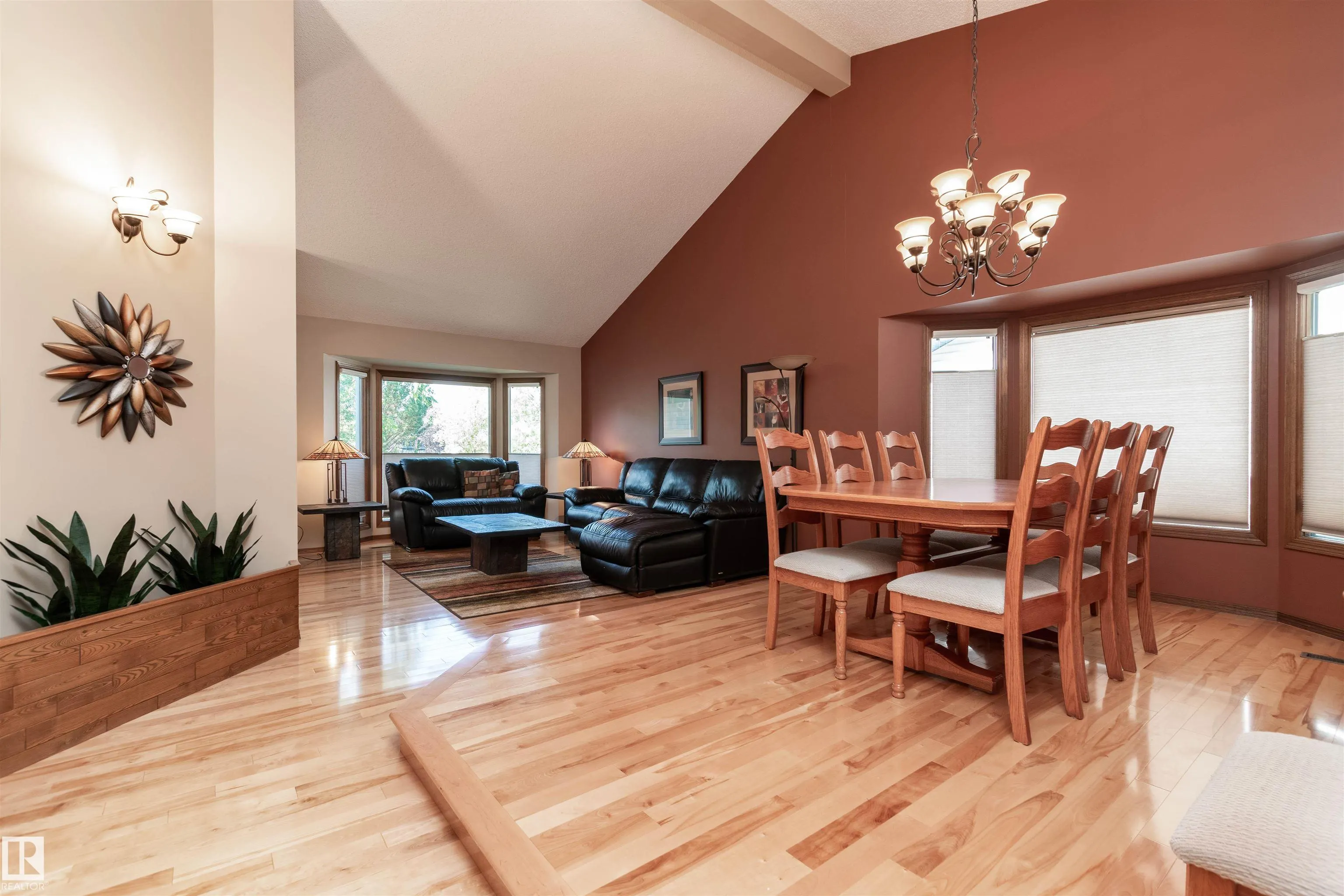 695 MEADOWVIEW Drive
