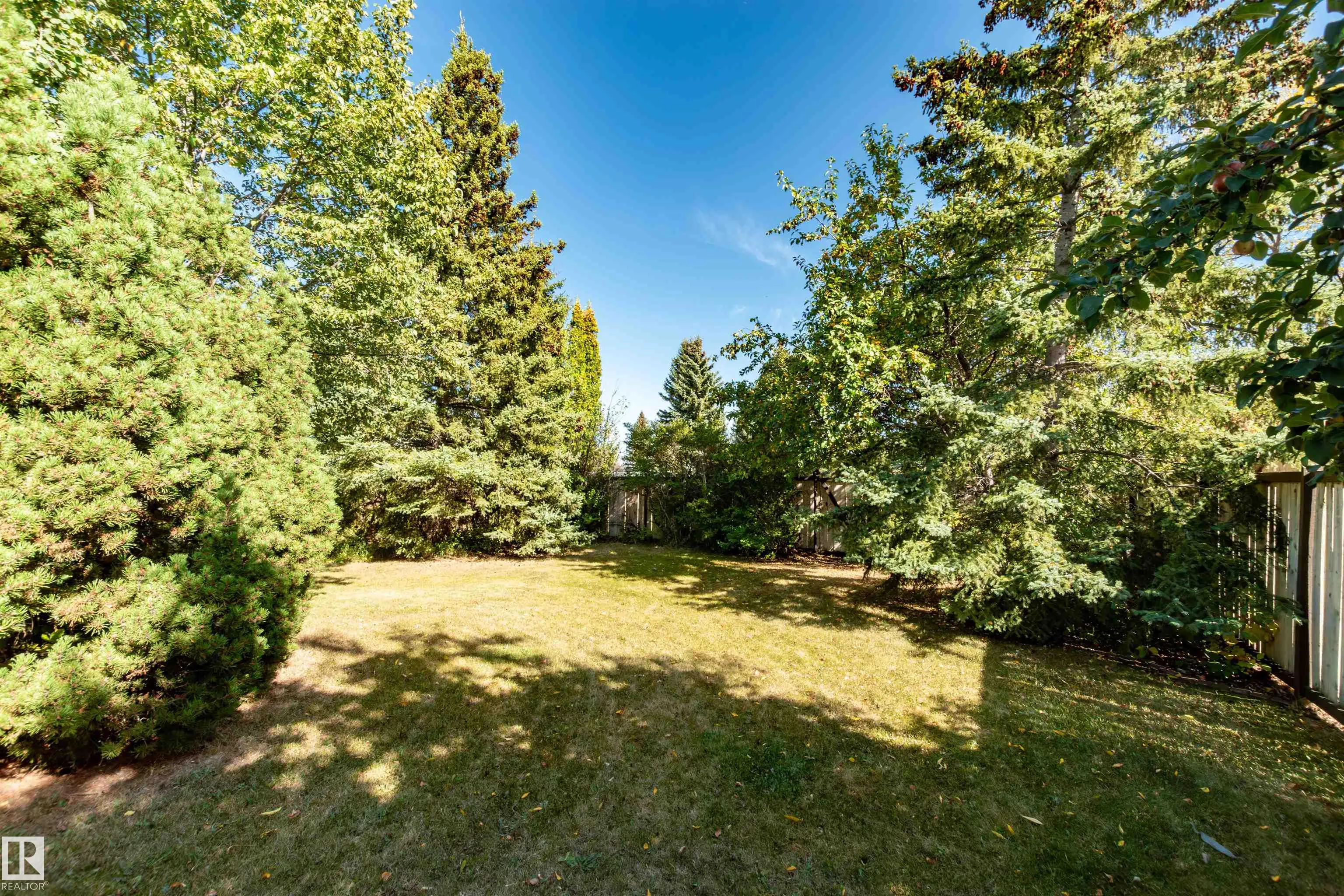 695 MEADOWVIEW Drive