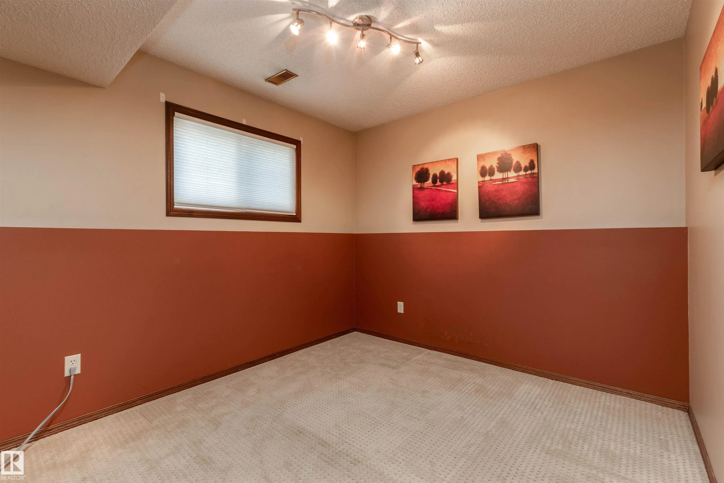 695 MEADOWVIEW Drive