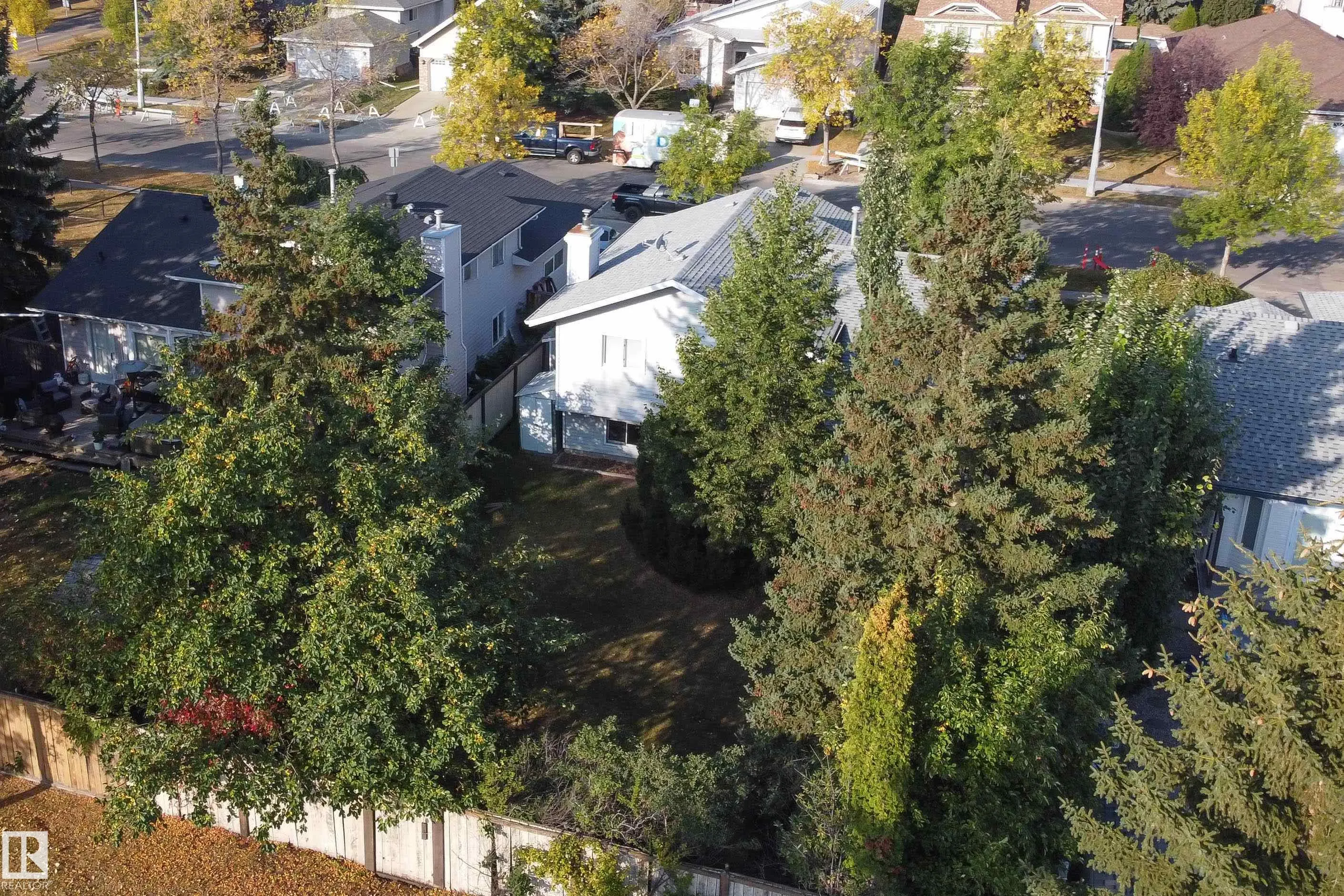 695 MEADOWVIEW Drive