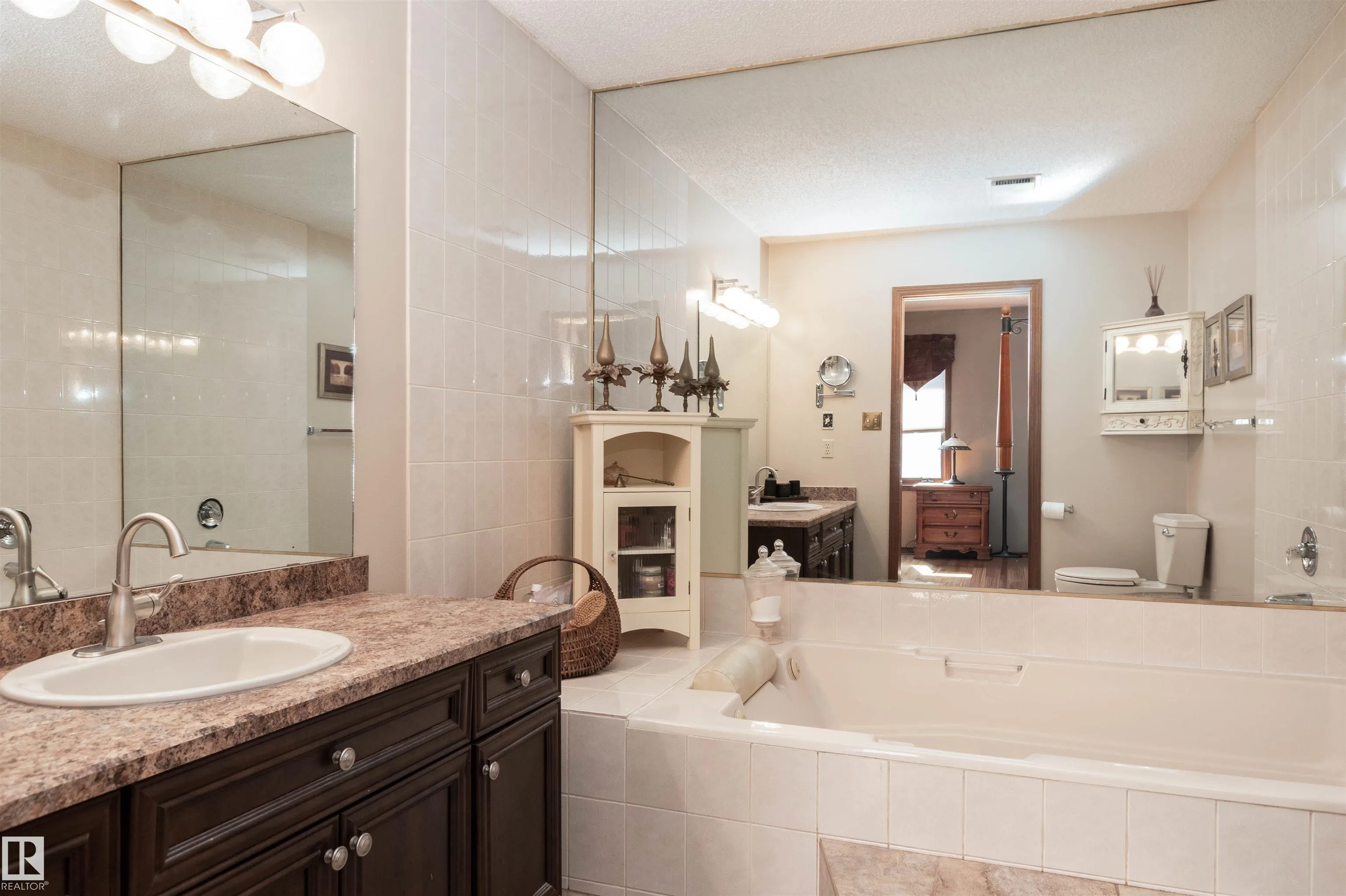 695 MEADOWVIEW Drive