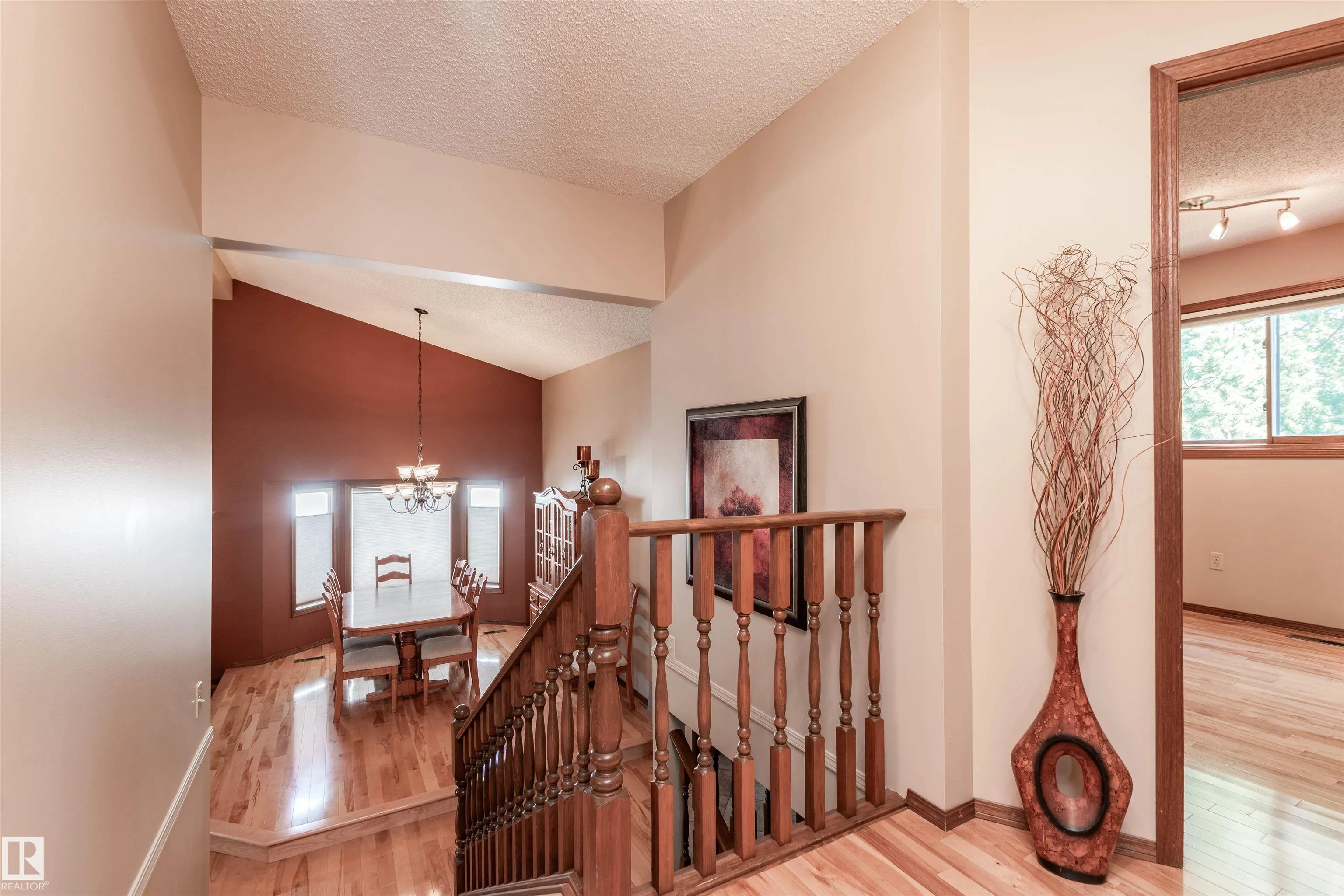 695 MEADOWVIEW Drive