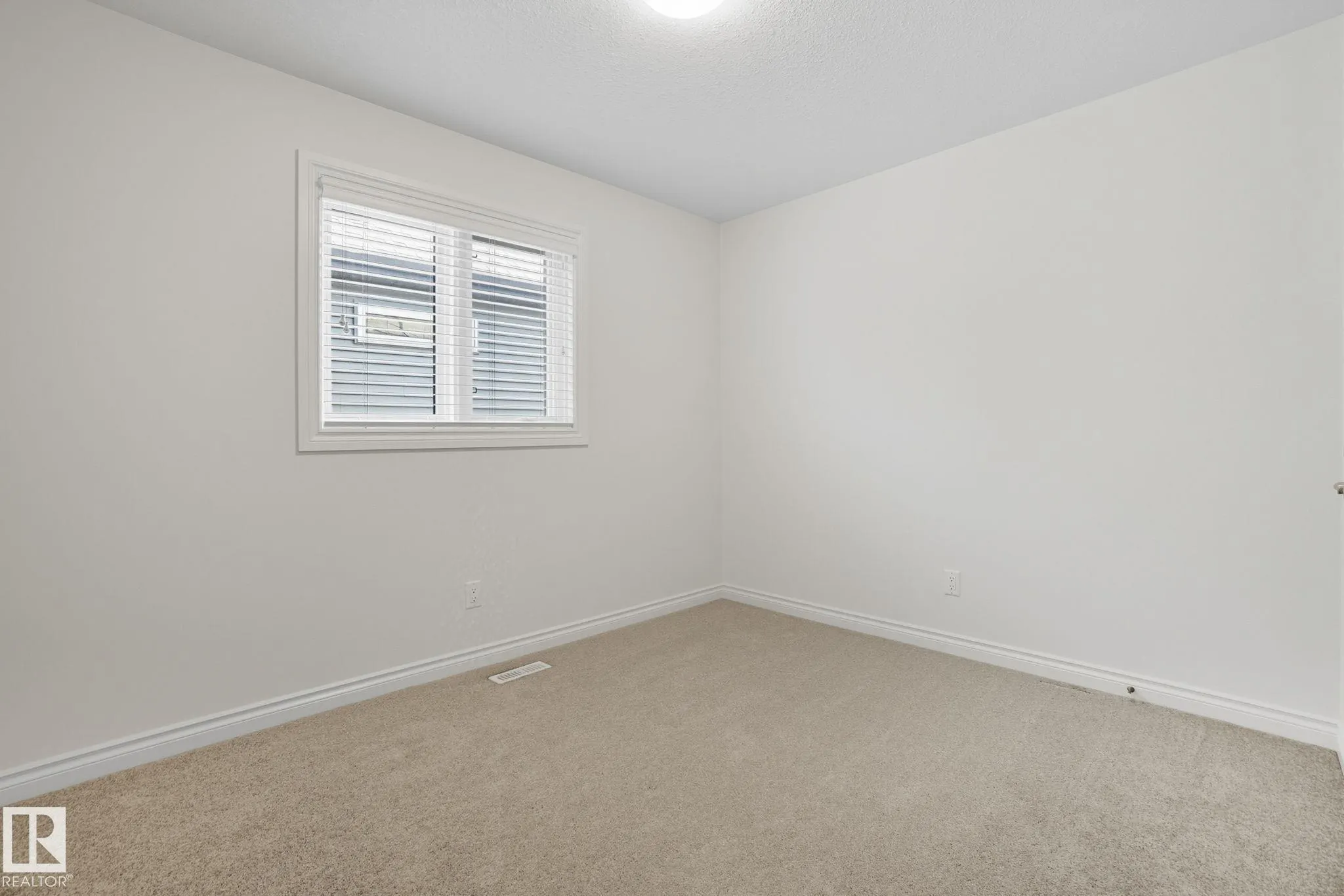 2824 KIRKLAND Bay