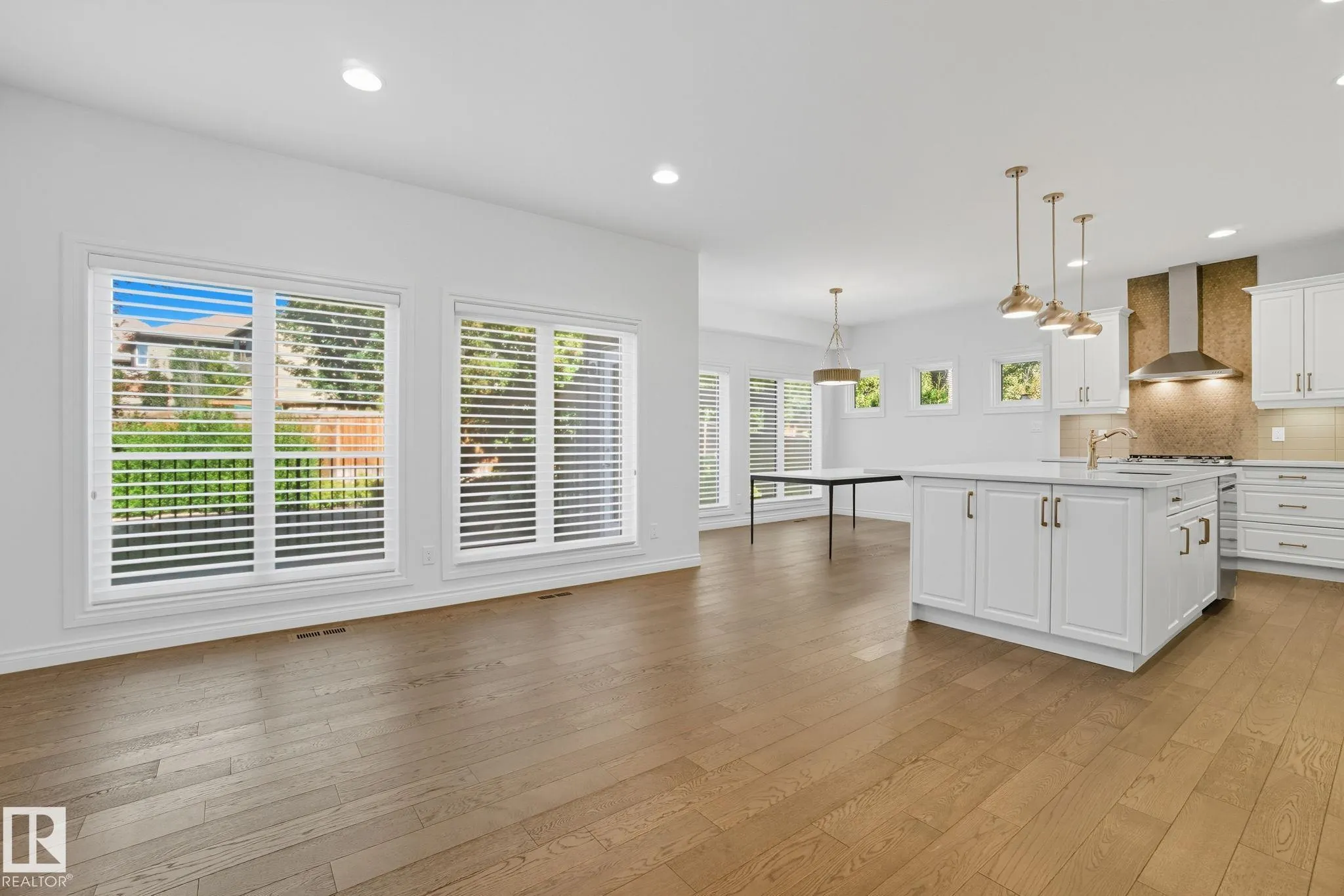 2824 KIRKLAND Bay